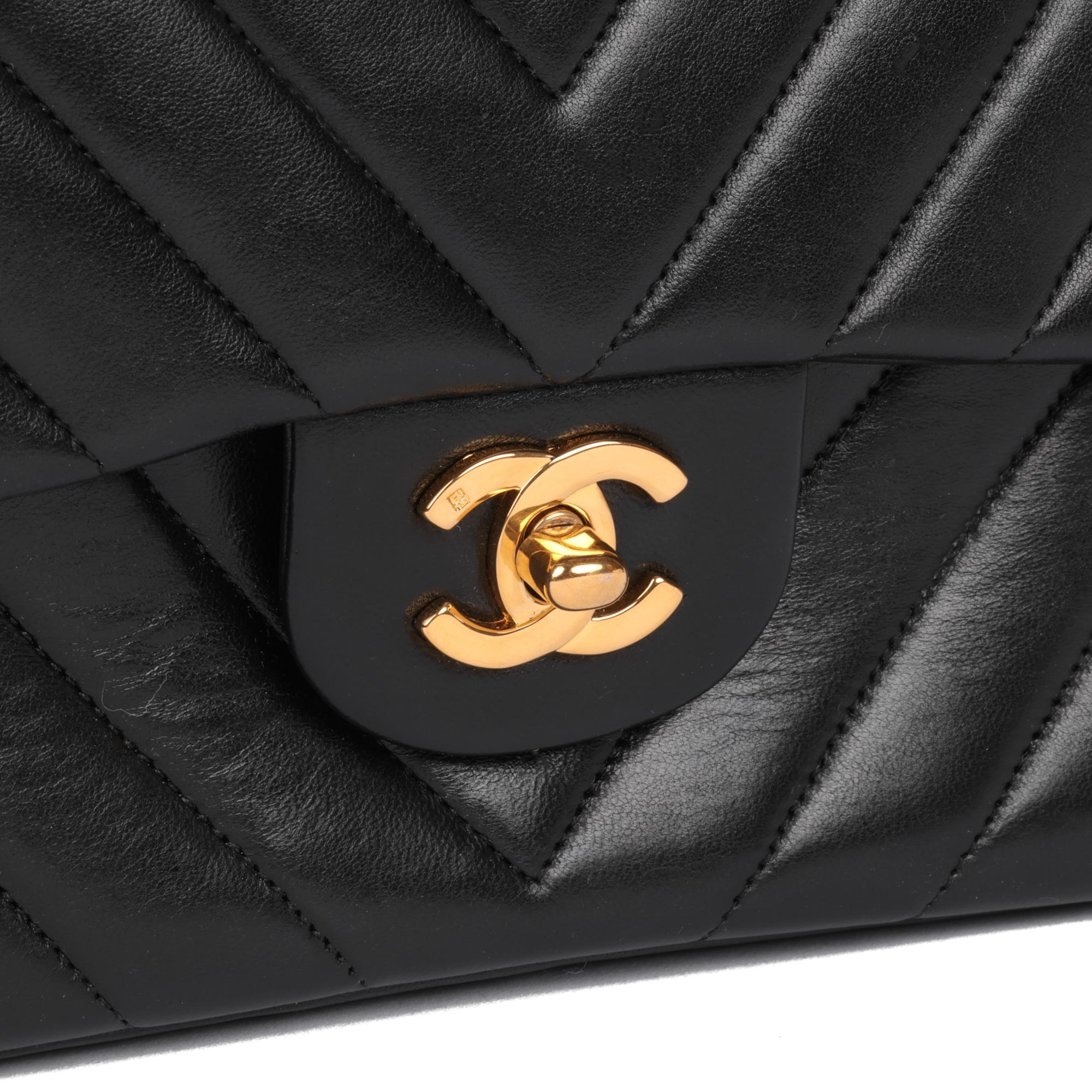 CHANEL Black Chevron Quilted Lambskin Vintage Medium Classic Double Flap Bag For Sale 3