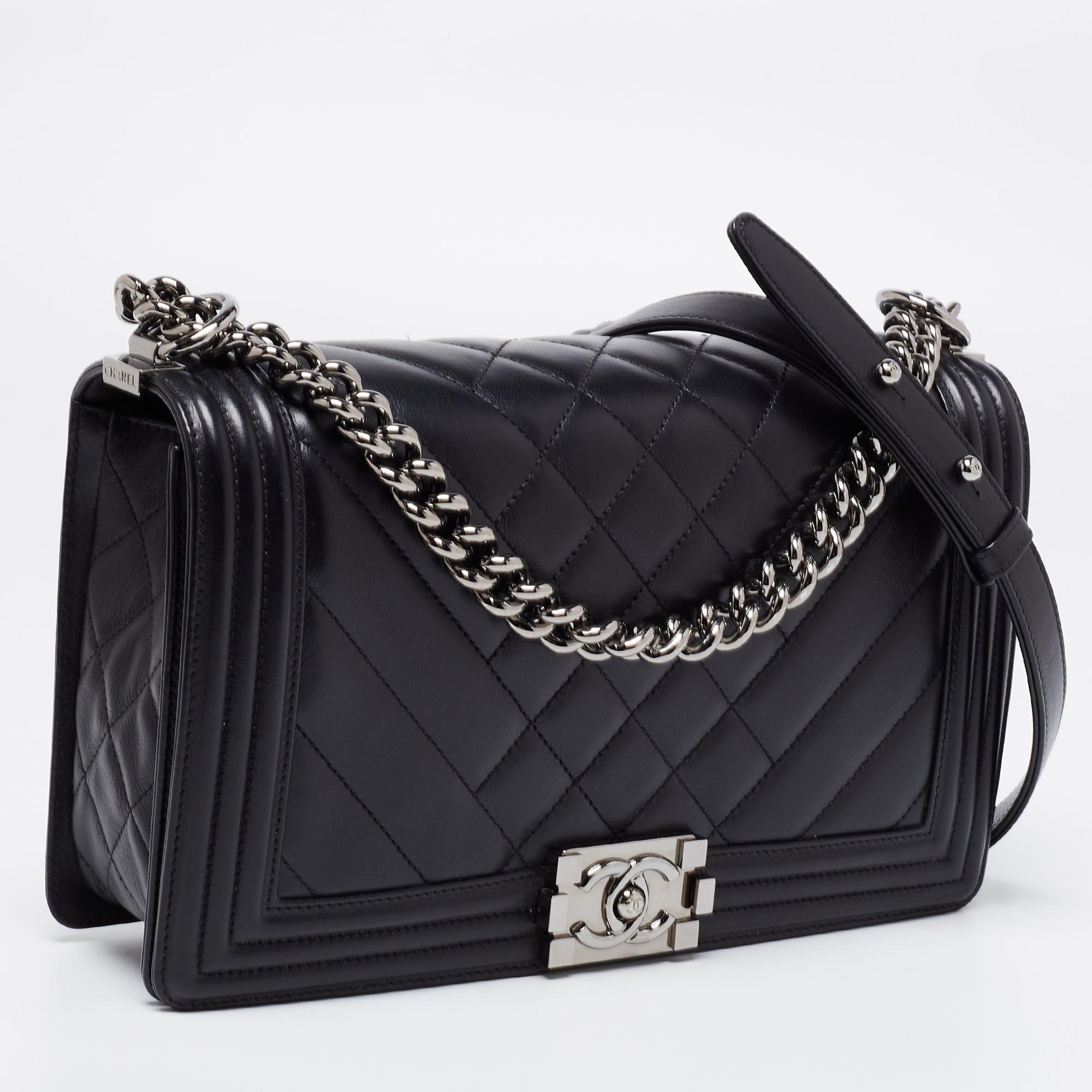Women's Chanel Black Chevron Quilted Leather New Medium Boy Flap Bag