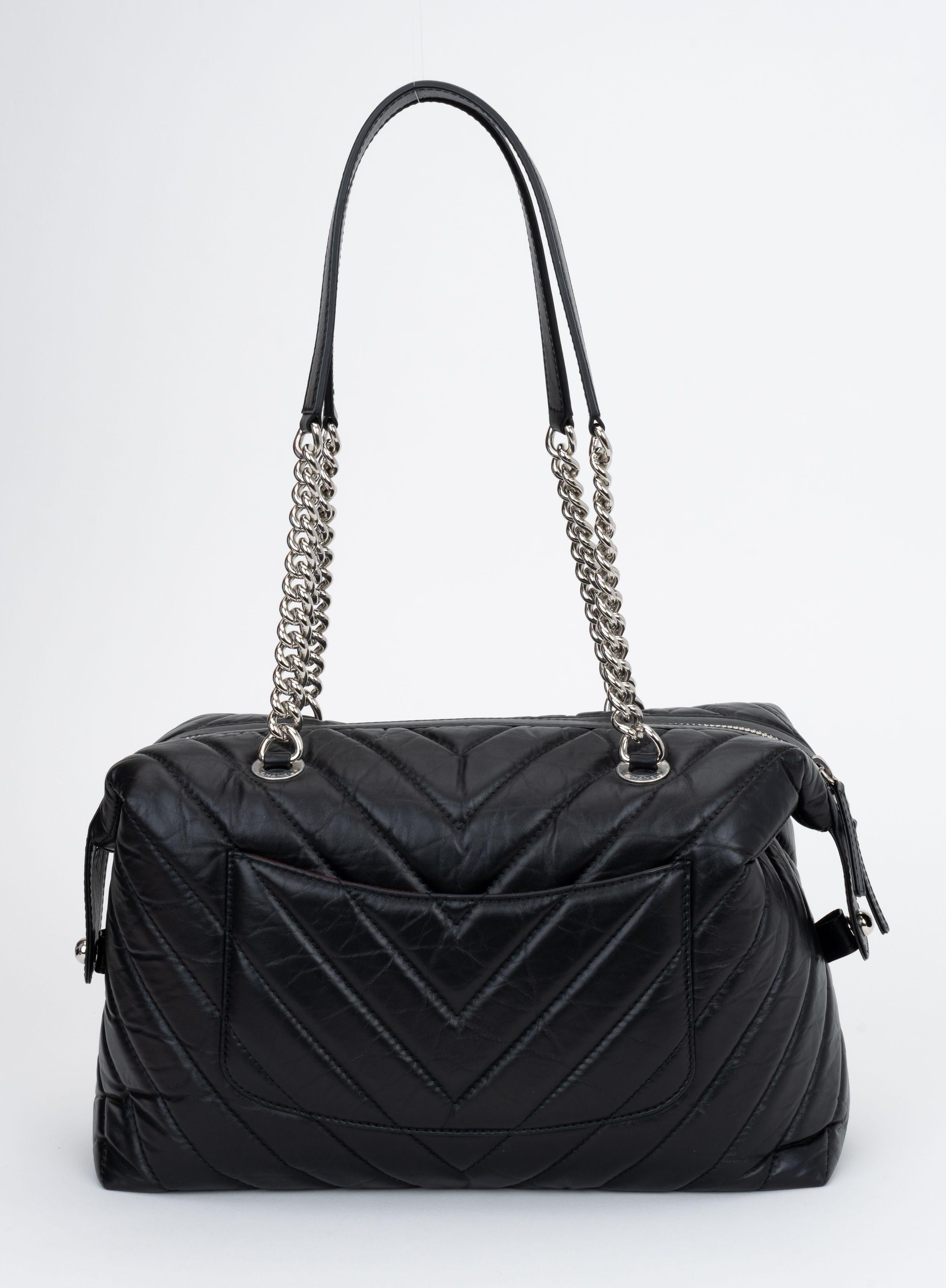 Women's Chanel Black Chevron Shoulder Bag For Sale