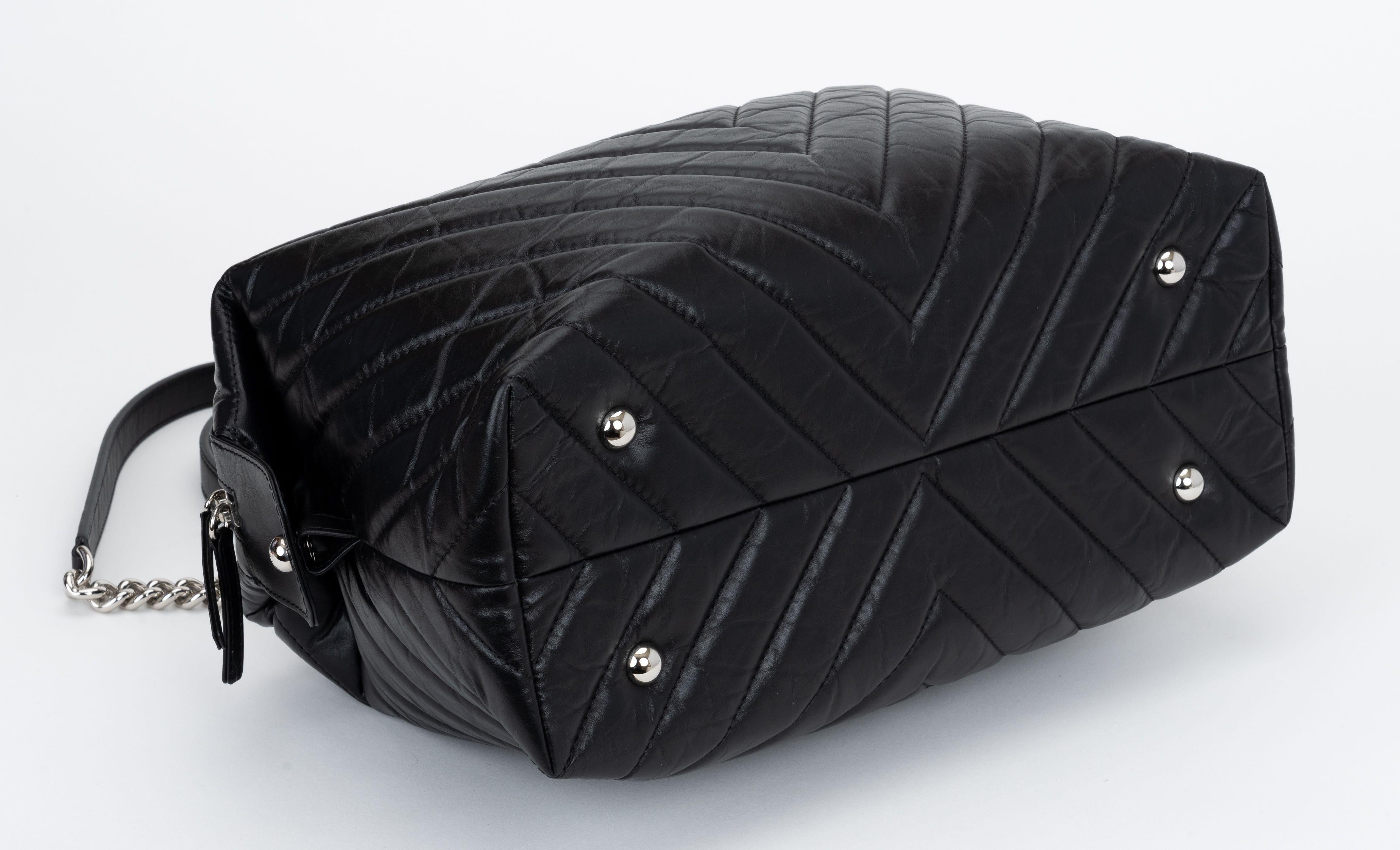 Chanel Black Chevron Shoulder Bag For Sale 1