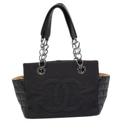 Chanel Schwarze Choco Bar-Tasche aus Leder und Segeltuchgeflecht CC