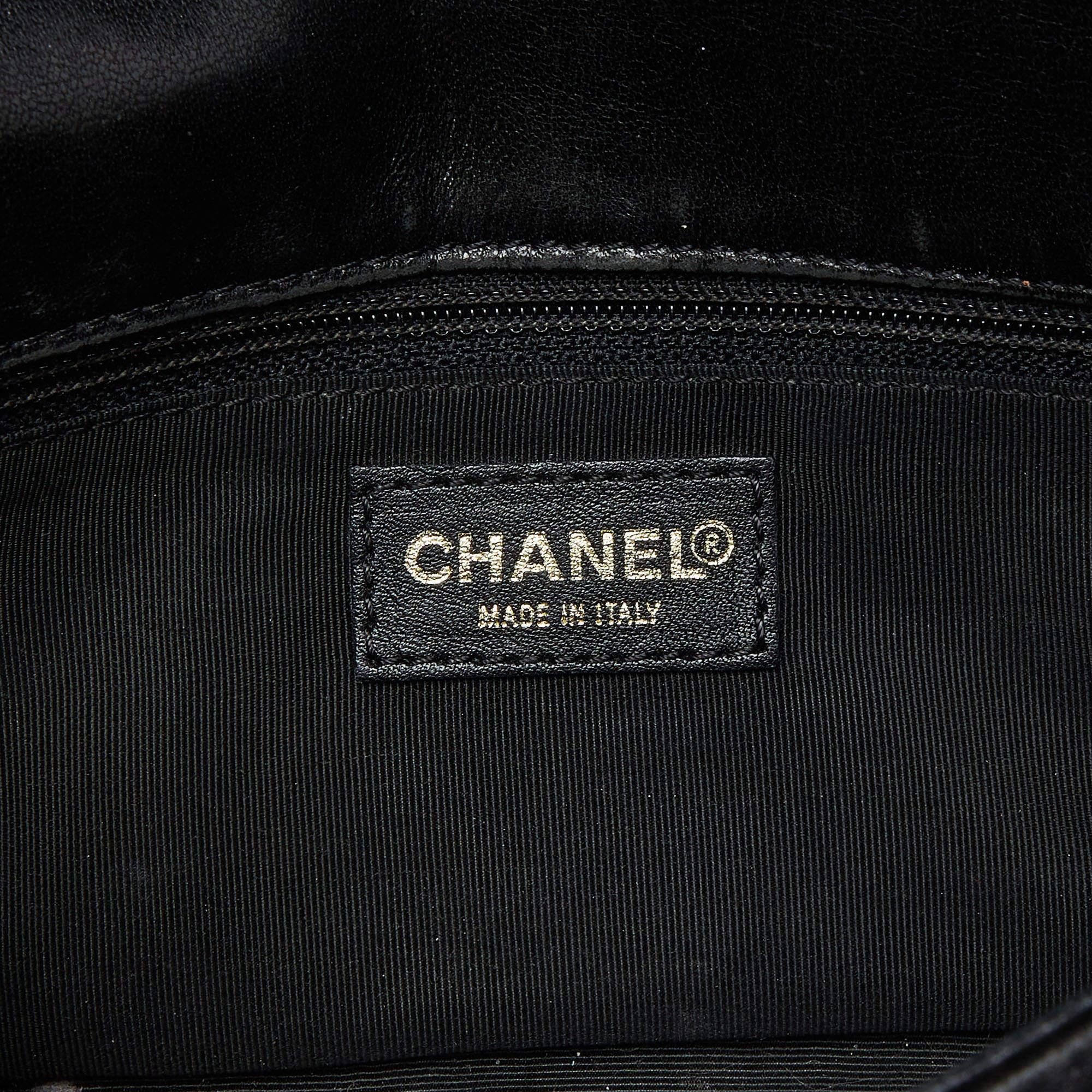 Chanel - Sac à rabat vintage en cuir noir avec barre de chocolat en vente 6