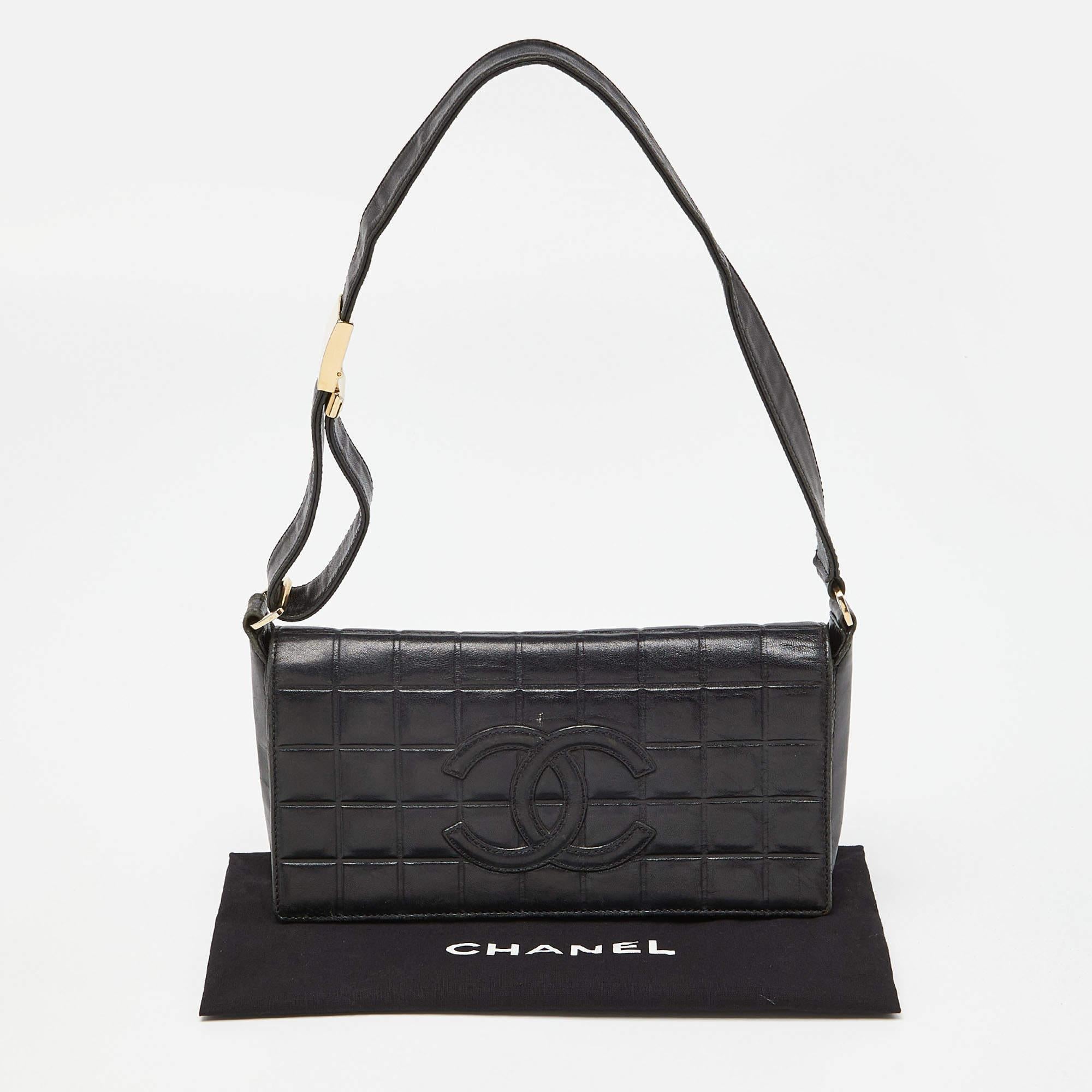 Chanel - Sac à rabat vintage en cuir noir avec barre de chocolat en vente 8