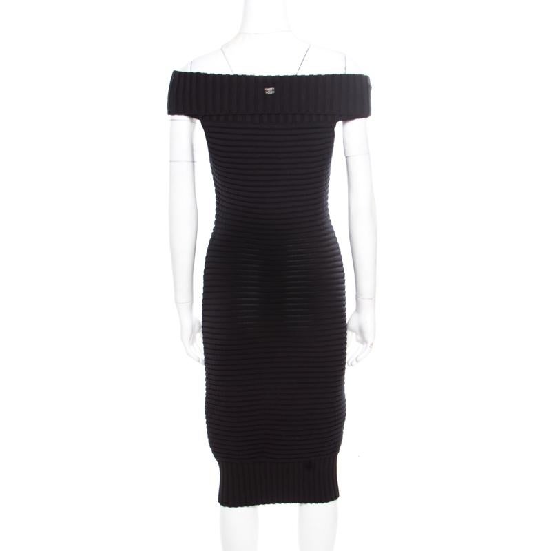 This creation by Chanel is so perfect it will not only give you a fabulous fit but will also lift your spirits because wearing good clothes can give one a pleasant feeling. In a gorgeous black shade, this bodycon dress flaunts an off-shoulder style
