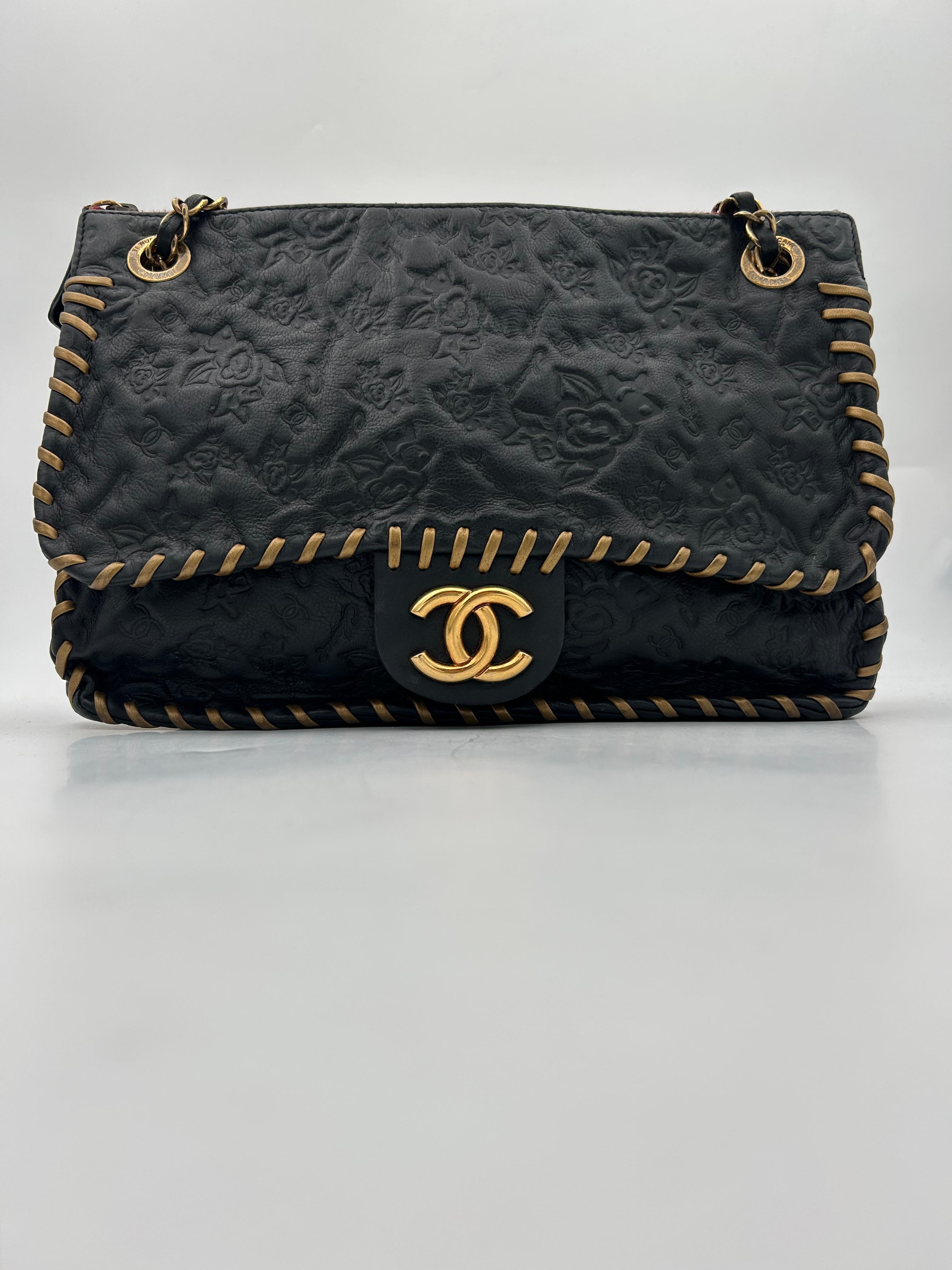 Chanel Black Classic Bag Camellia Blizzard 2010-2011 In Good Condition For Sale In Palm Beach, FL