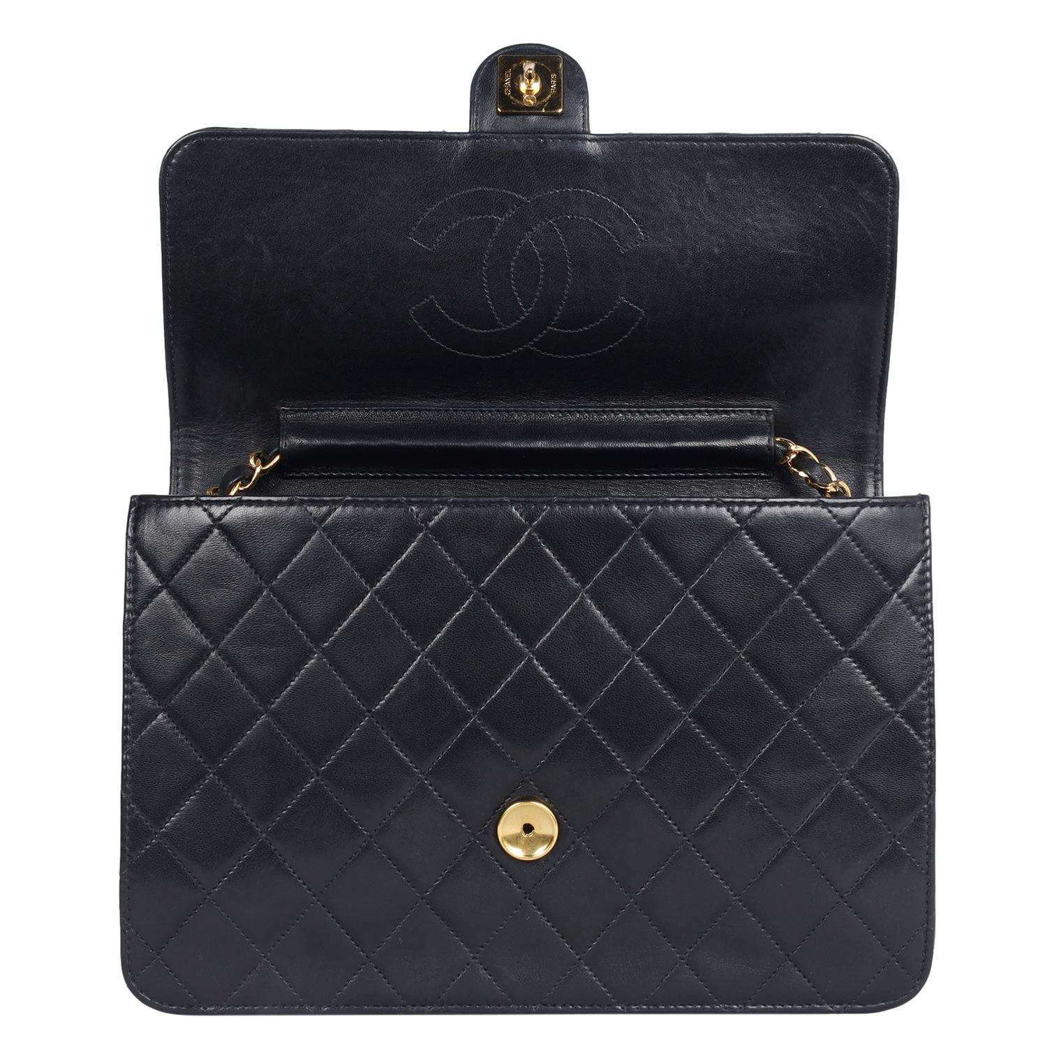 Chanel Black Classic Front Flap Quilted Leather Shoulder Bag For Sale 4