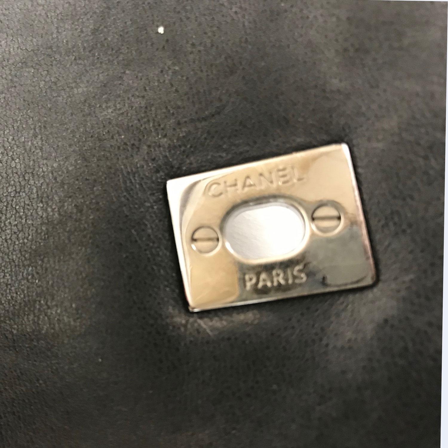 Chanel Schwarz Classic Twist Crescent Flap Tasche 6