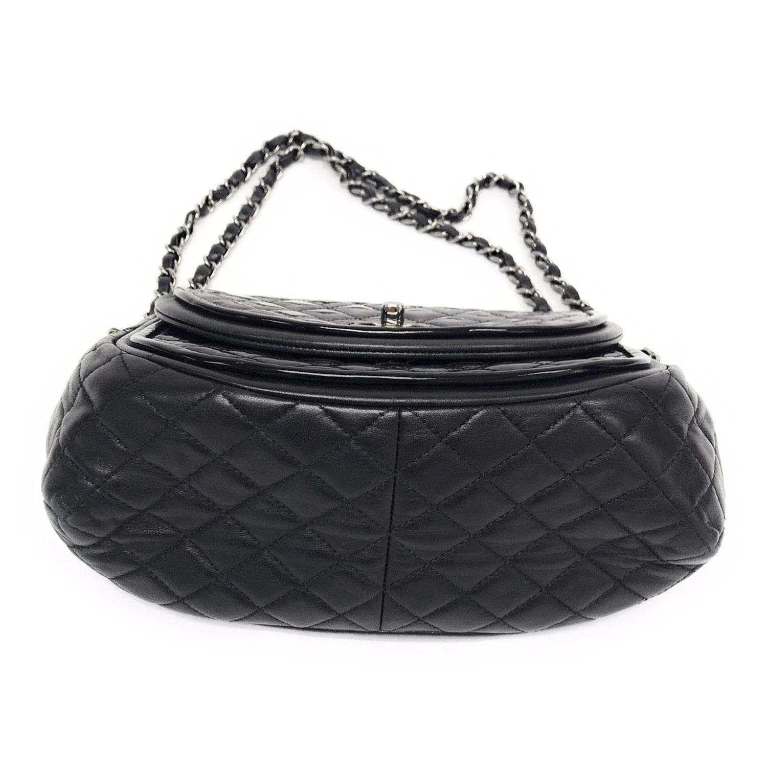 Chanel Schwarz Classic Twist Crescent Flap Tasche 3
