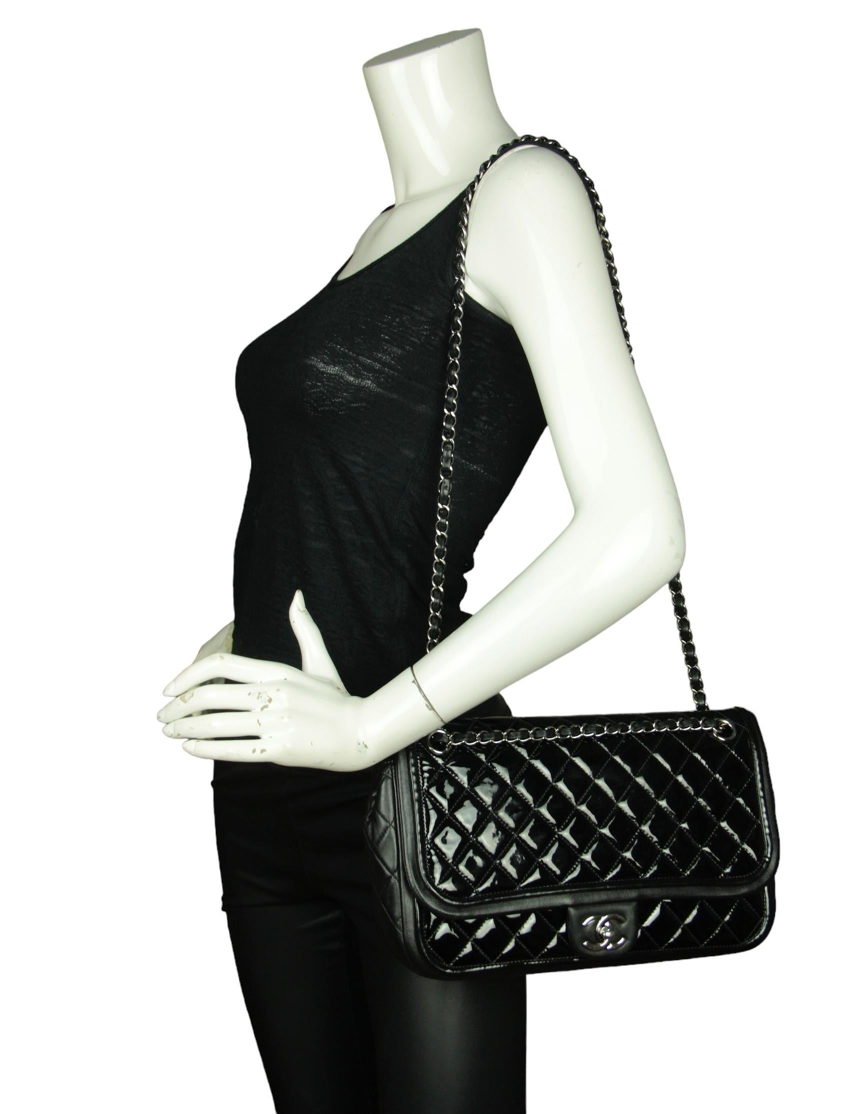 Chanel Black Classic Twist Patent Flap Bag w/ Lambskin Trim In Good Condition For Sale In New York, NY