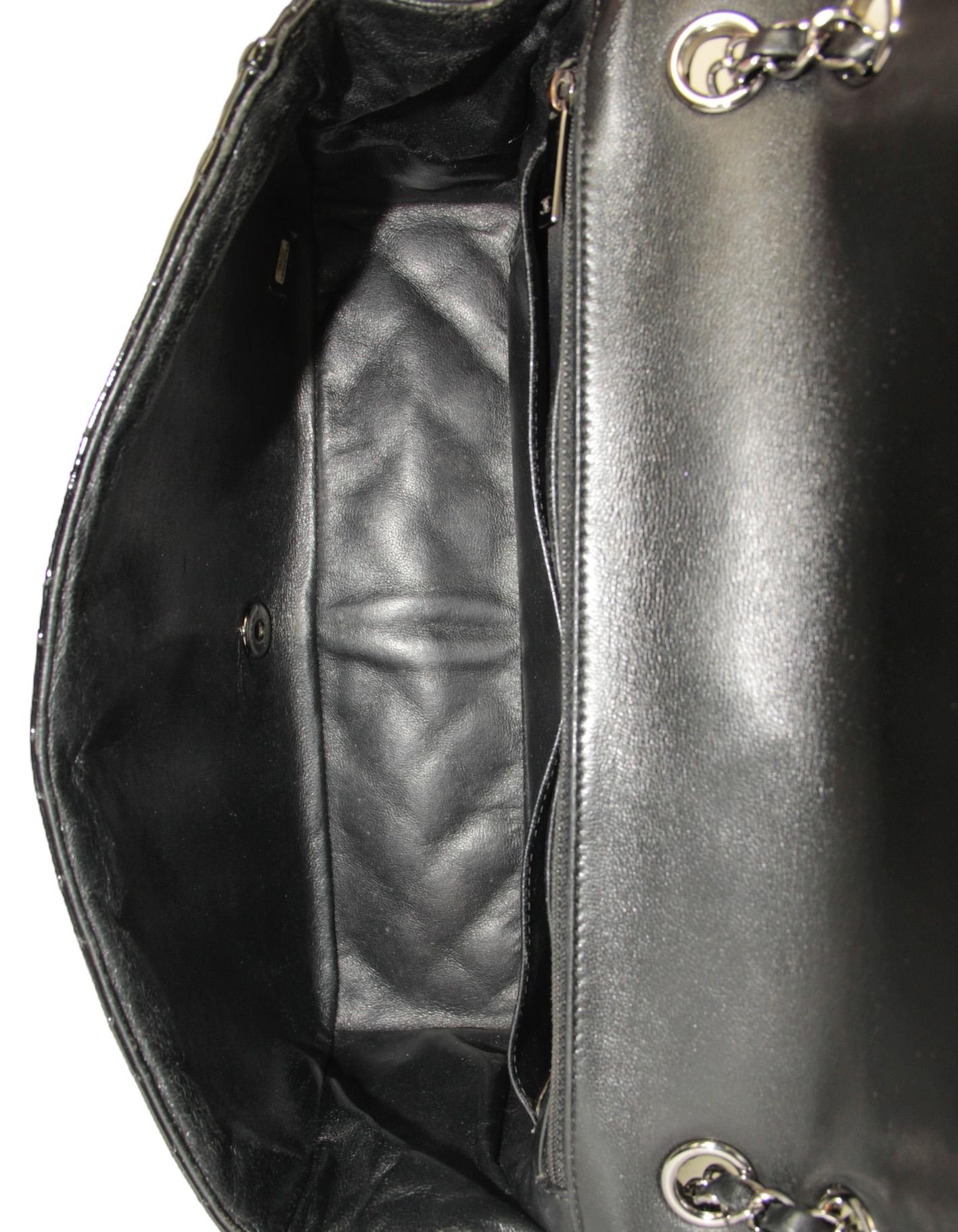 Chanel Black Classic Twist Patent Flap Bag w/ Lambskin Trim For Sale 3