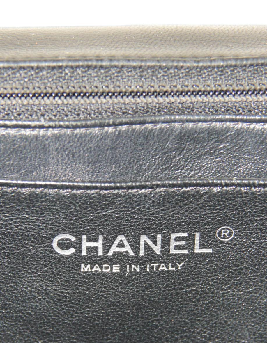 Chanel - Sac à rabat en cuir verni Classic Twist noir avec bordure en peau d'agneau en vente 4