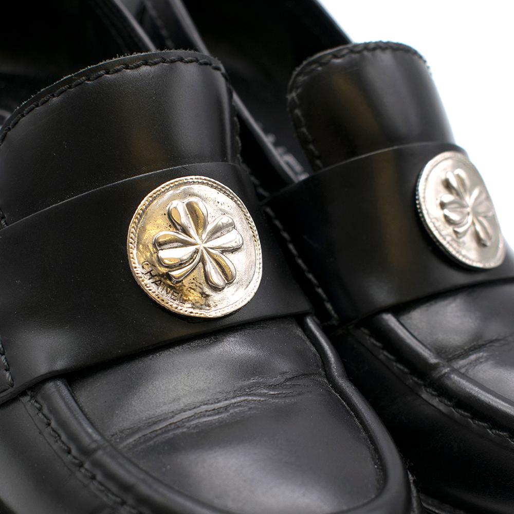 Chanel black clover embellished mid heel loafers SIZE 38 In Good Condition For Sale In London, GB