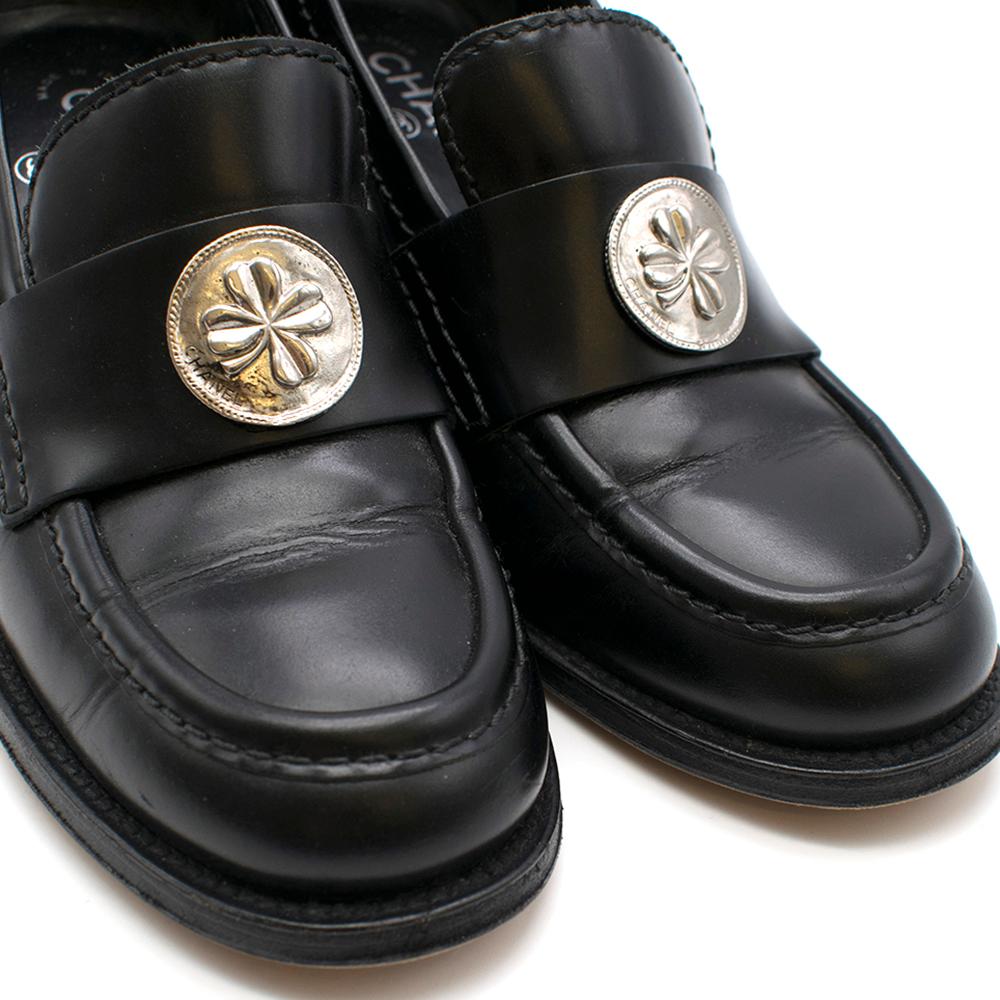 Chanel black clover embellished mid heel loafers - Size EU 38 In Excellent Condition For Sale In London, GB