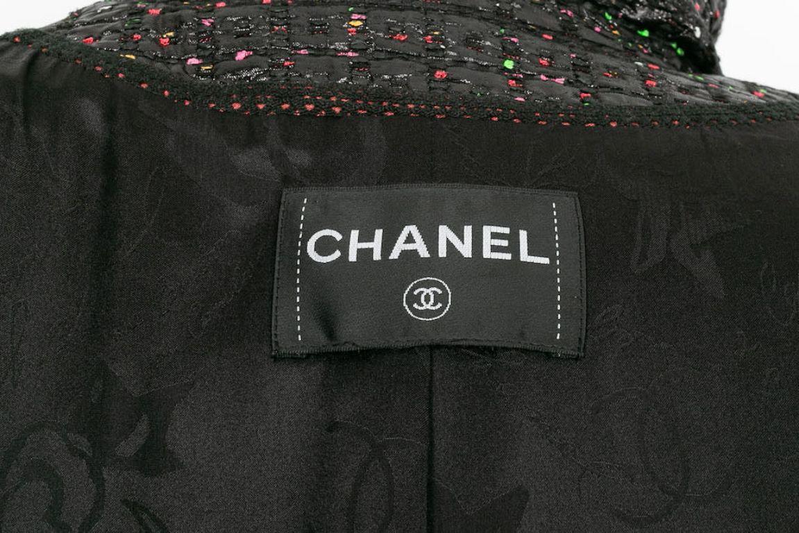 Chanel Schwarzer Mantel mit mehrfarbigen Flecken im Angebot 5