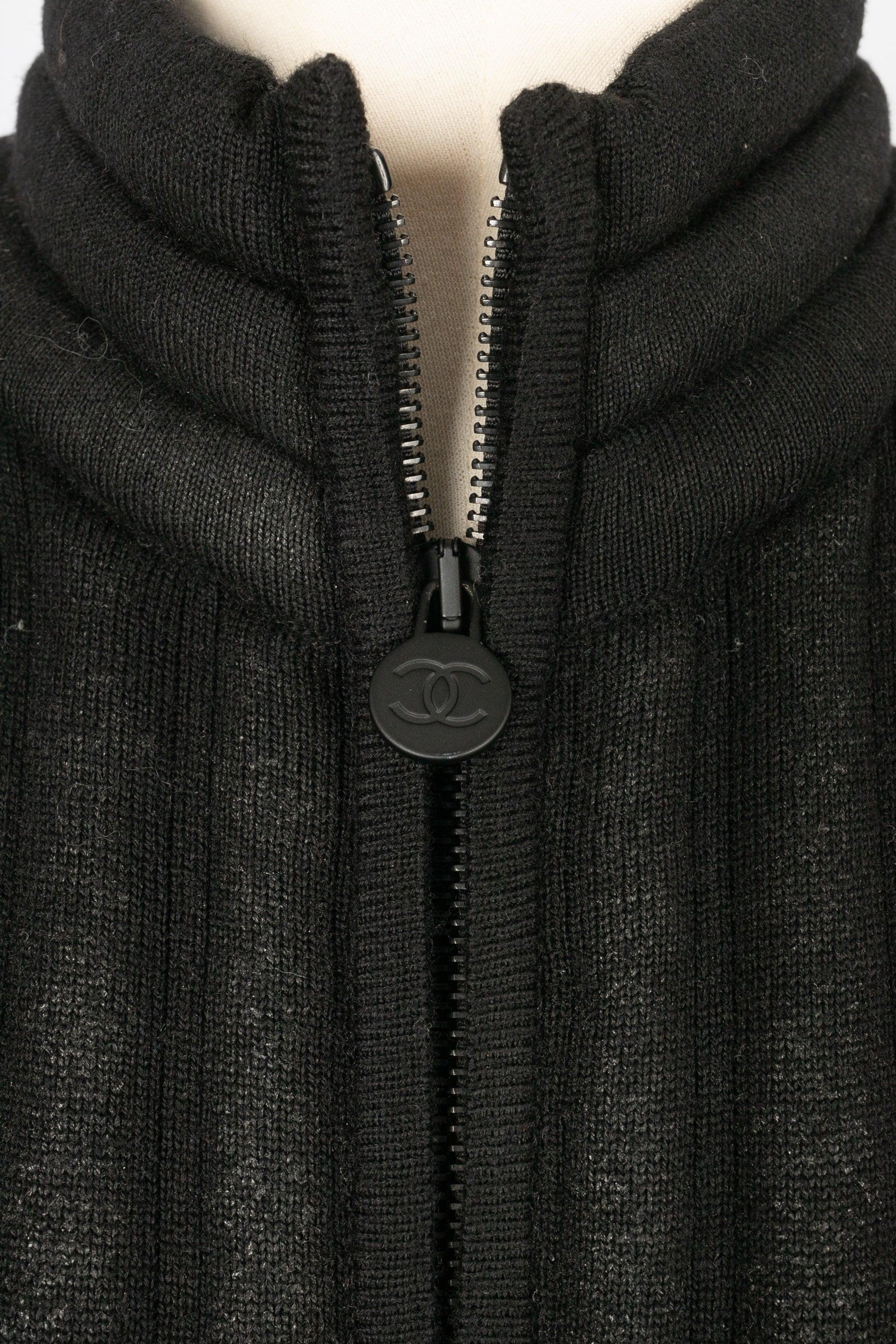 Chanel - Cardigan sans manches en velours côtelé noir Pour femmes en vente
