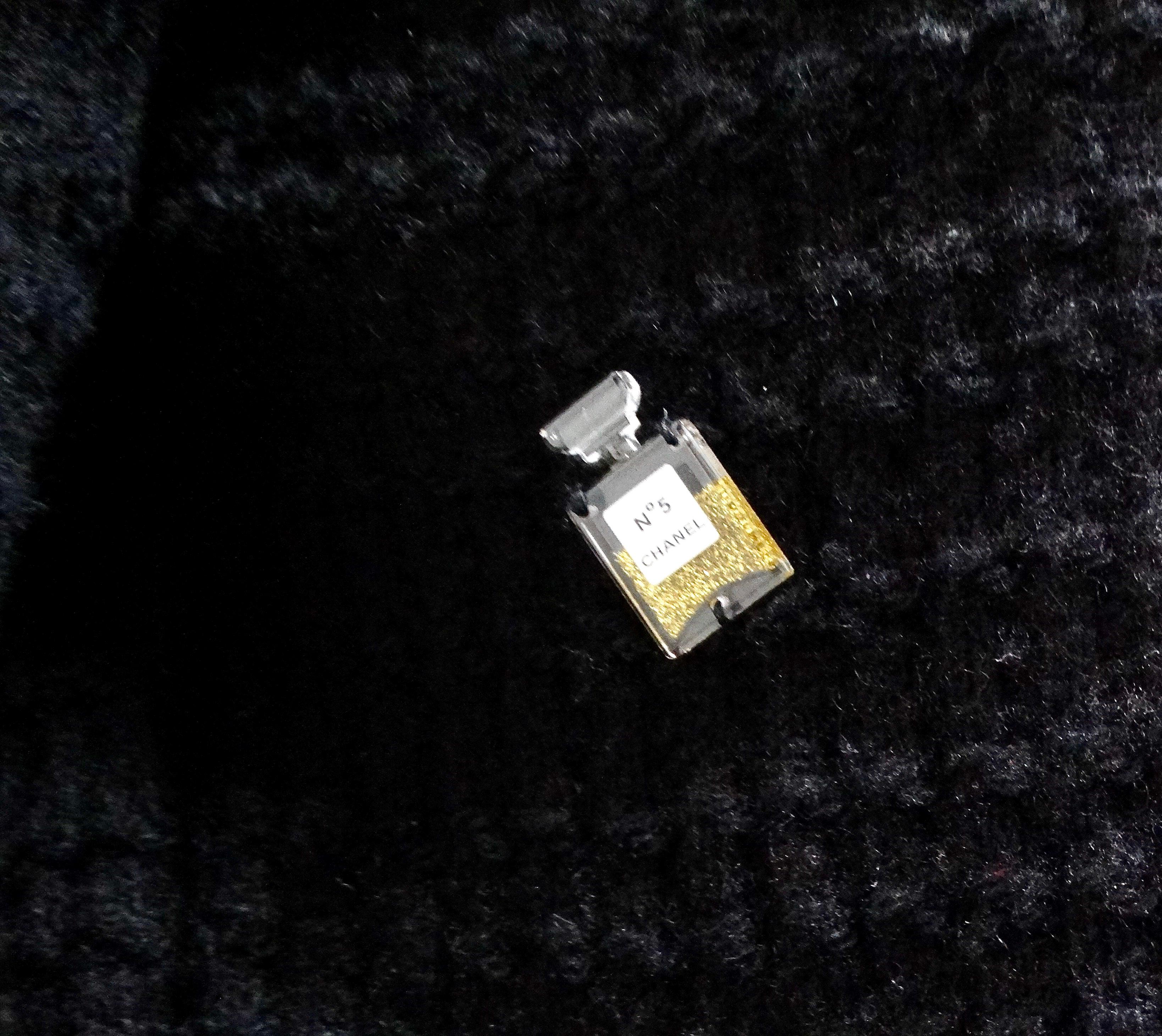 Noir Chanel Black Coco Neige Lucky Charms Pull en cachemire et laine mélangée 2018 en vente