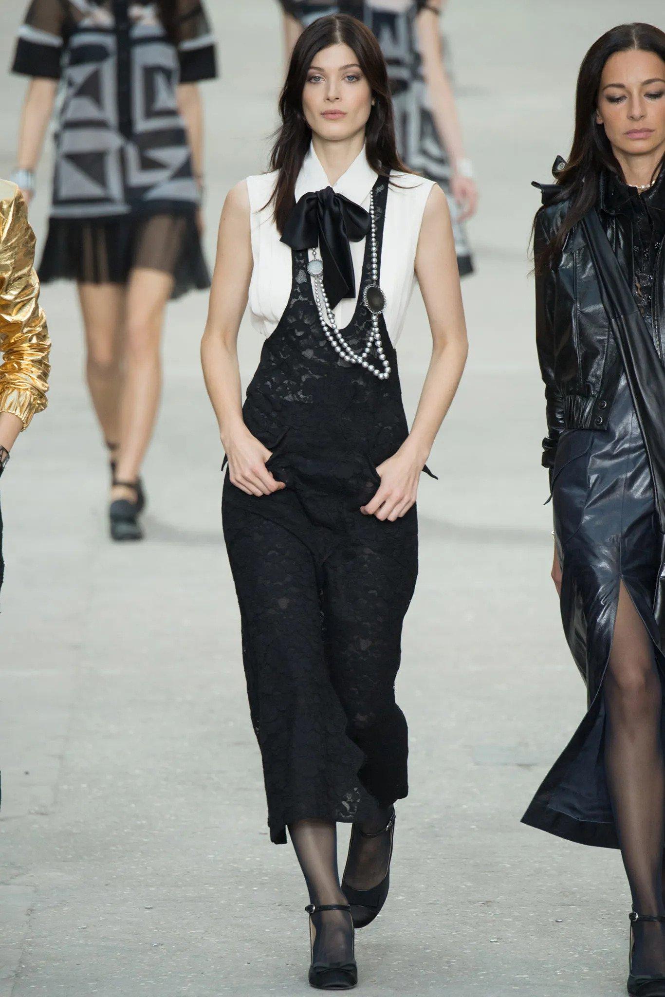 CHANEL black cotton 2015 SLEEVELESS RACERBACK LACE COCKTAIL Dress 40 M 2