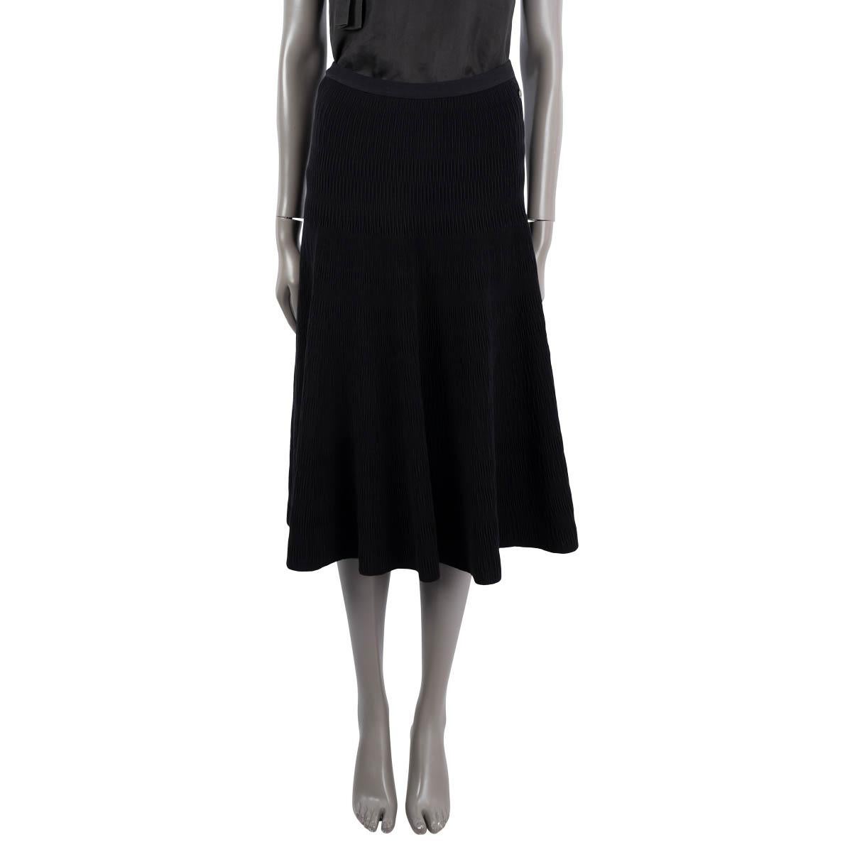100% authentic Chanel textured knit skirt in black cotton (80%), polyamide (19%) and elastane (1%). Opens with a concealed zipper on the side. Unlined. Has been worn and is in excellent condition.

2016 Spring/Summer

Measurements
Model	Chanel16S