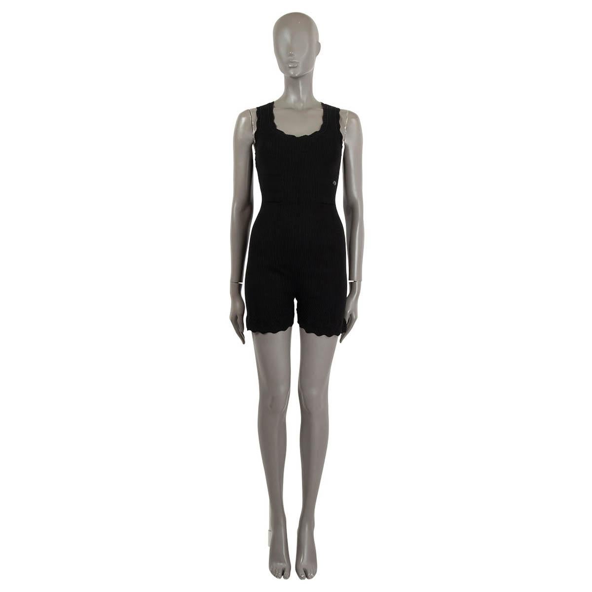 100% authentic Chanel sleeveless rib-knit bodycon mini jumpsuit in black cotton (100%) featuring two chest patch pockets. Opens with a zipper in the back. Unlined. Has been worn and is in excellent condition.

2018