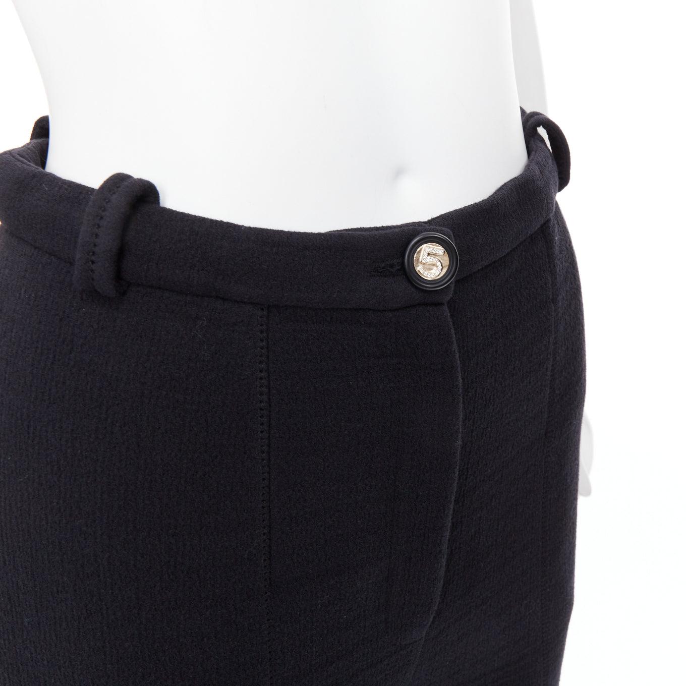CHANEL black cotton blend 5 crystal button structured pants FR36 S
Reference: GEGG/A00195
Brand: Chanel
Designer: Virginie Viard
Material: Cotton, Blend
Color: Black, Clear
Pattern: Solid
Closure: Button
Extra Details: 5 Crystal button.
Made in: