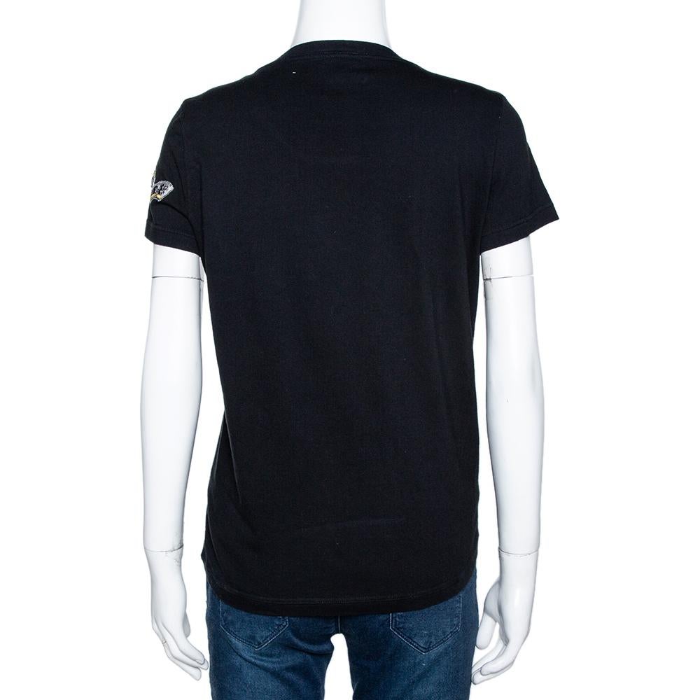 Add the right dose of fashion to your casual style with this cotton t-shirt from Chanel! It brings short sleeves flaunting 'Chanel Forever' embroidery, round neck and a black shade. You can team it with a pair of jeans, shorts and footwear of your