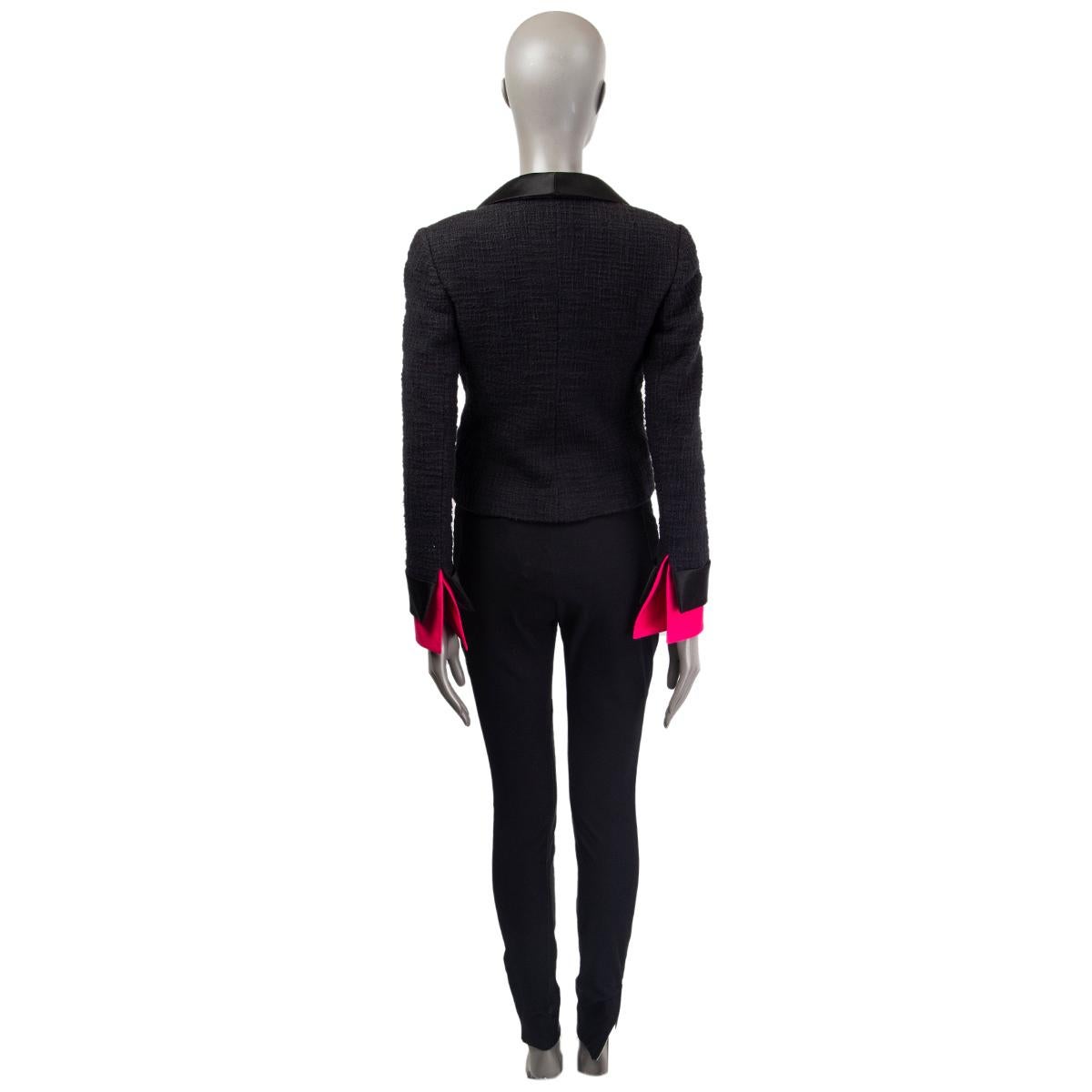 CHANEL - Blazer en tweed noir en coton satiné SATIN LAPEL CROPPED 36 XS Pour femmes en vente