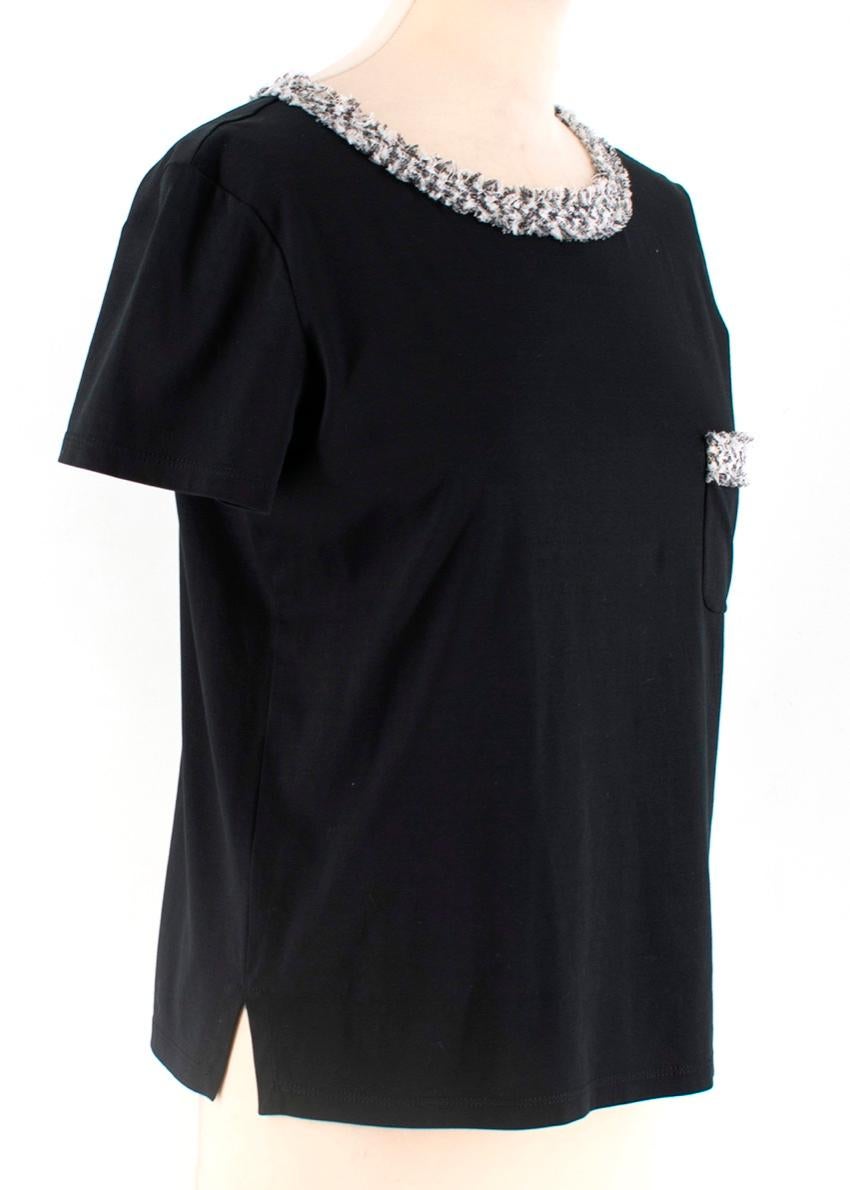 Beautiful Chanel Pocket top, with frilled collar and pocket. The Top is fitted with stretch material for comfort. 

EU 34
UK 6