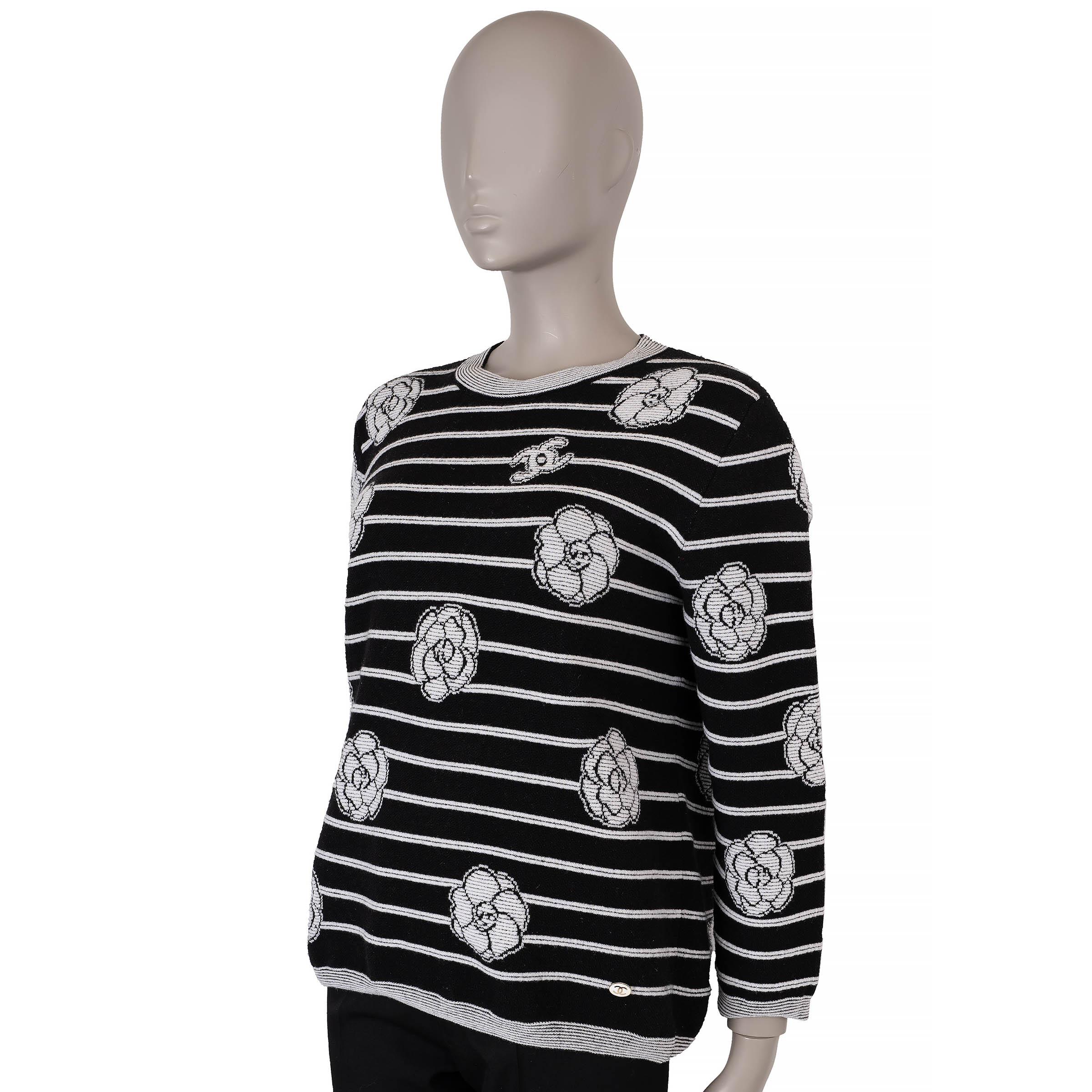 This 100% authentic Chanel striped jacquard camellia and CC logo sweater in black and ecru is crafted from a luxurious blend of cashmere (94%), polyamide (5%), and elastane (1%). Designed with a crewneck and relaxed fit, it features a CC logo plaque