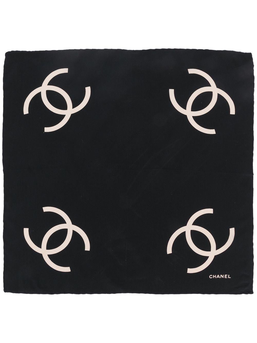 Crafted in France from the finest silk in a contrasting palette of black and cream, this pre-owned handkerchief by Chanel features a lightweight construction, a square shape and an elegant, all-over print of the brand's iconic interlocking 'CC' logo