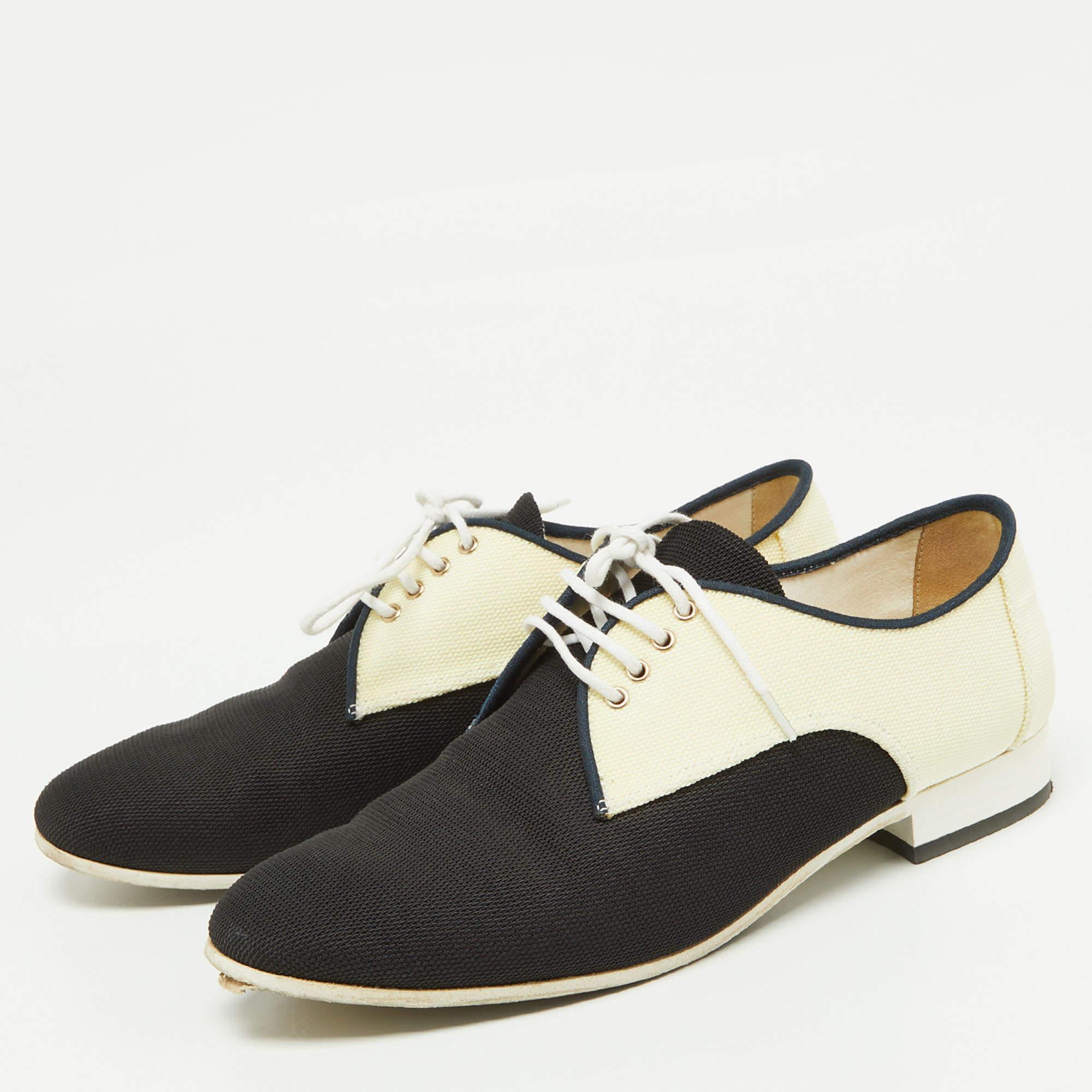 Cette paire confortable est votre premier choix lorsque vous partez pour une longue journée. Ces chaussures de créateur sont dotées d'une tige bien cousue et d'une semelle résistante.