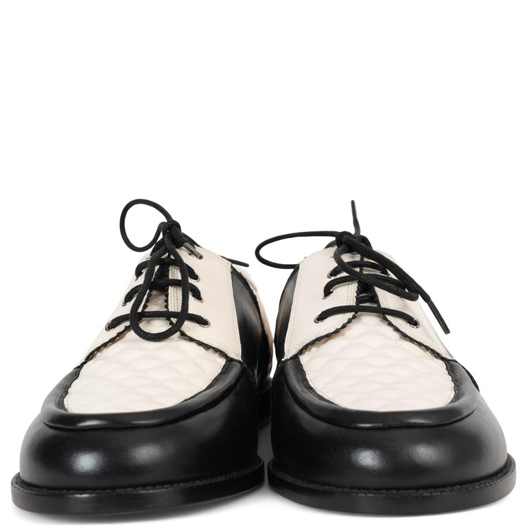 CHANEL black and cream leather 18A HAMBURG DERBY Flats Shoes 41