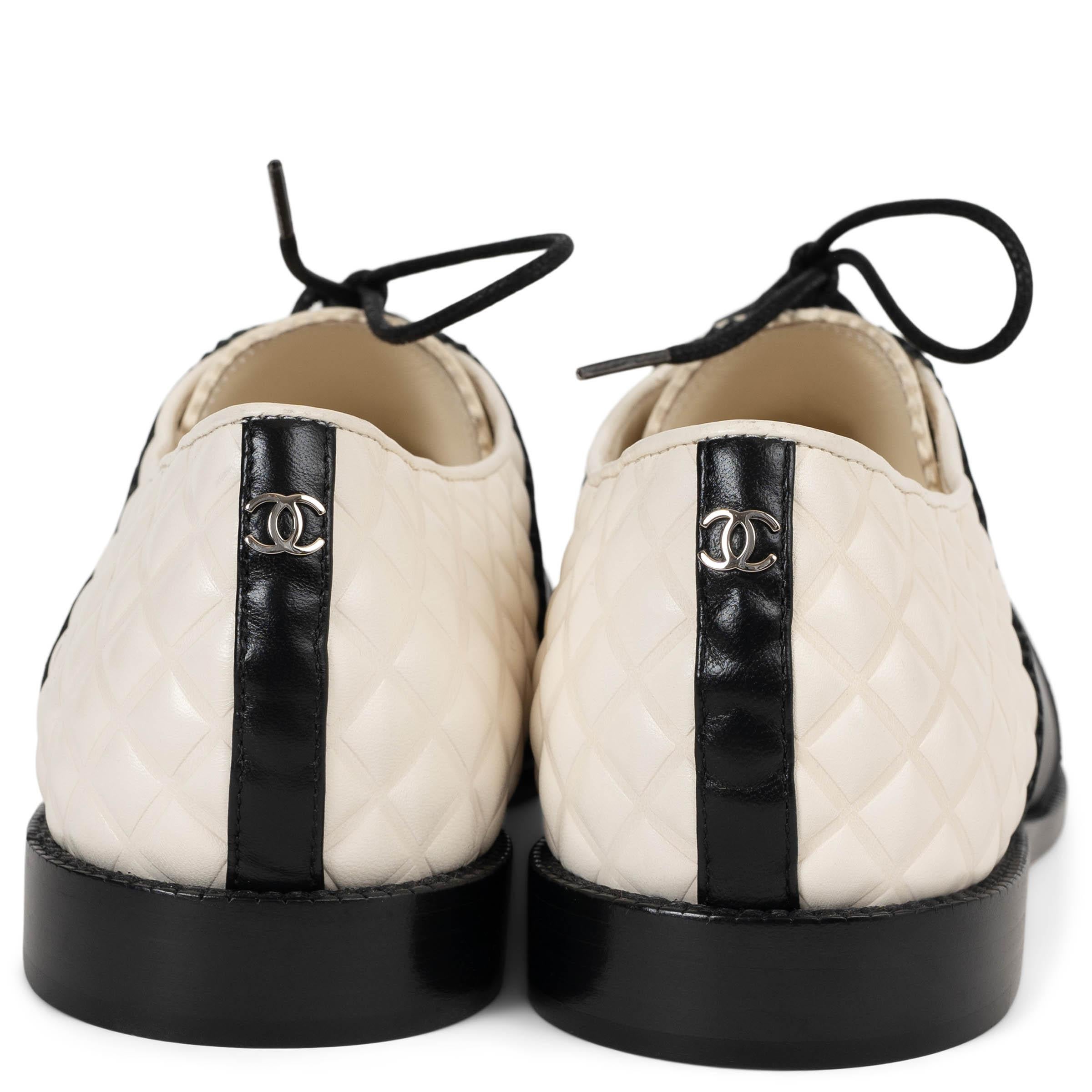 CHANEL cuir noir et crème 18A HAMBURG DERBY Chaussures 41 fit 40 Pour femmes en vente