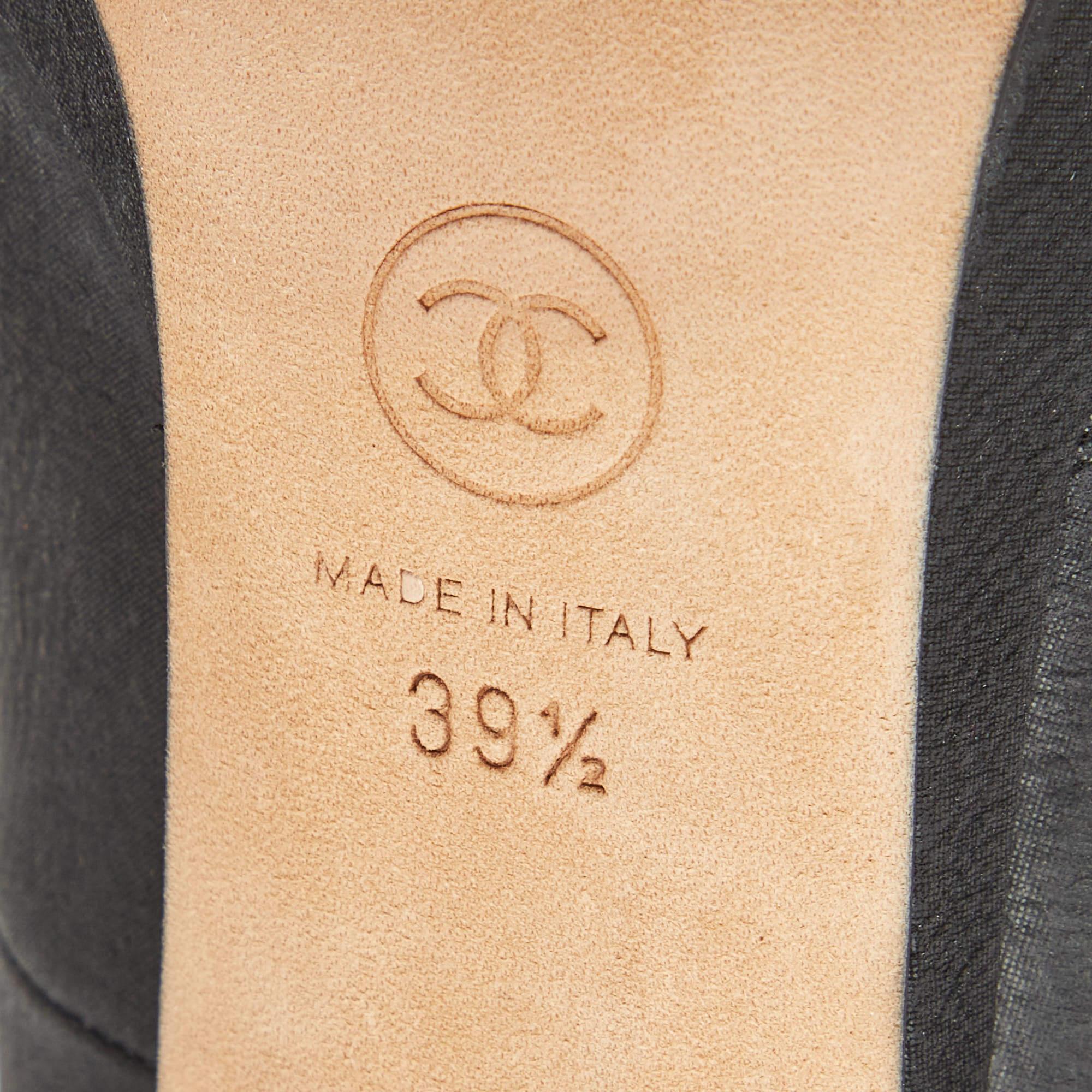 Chanel Black/Cream Leather Cap Toe Pumps Size 39.5 3