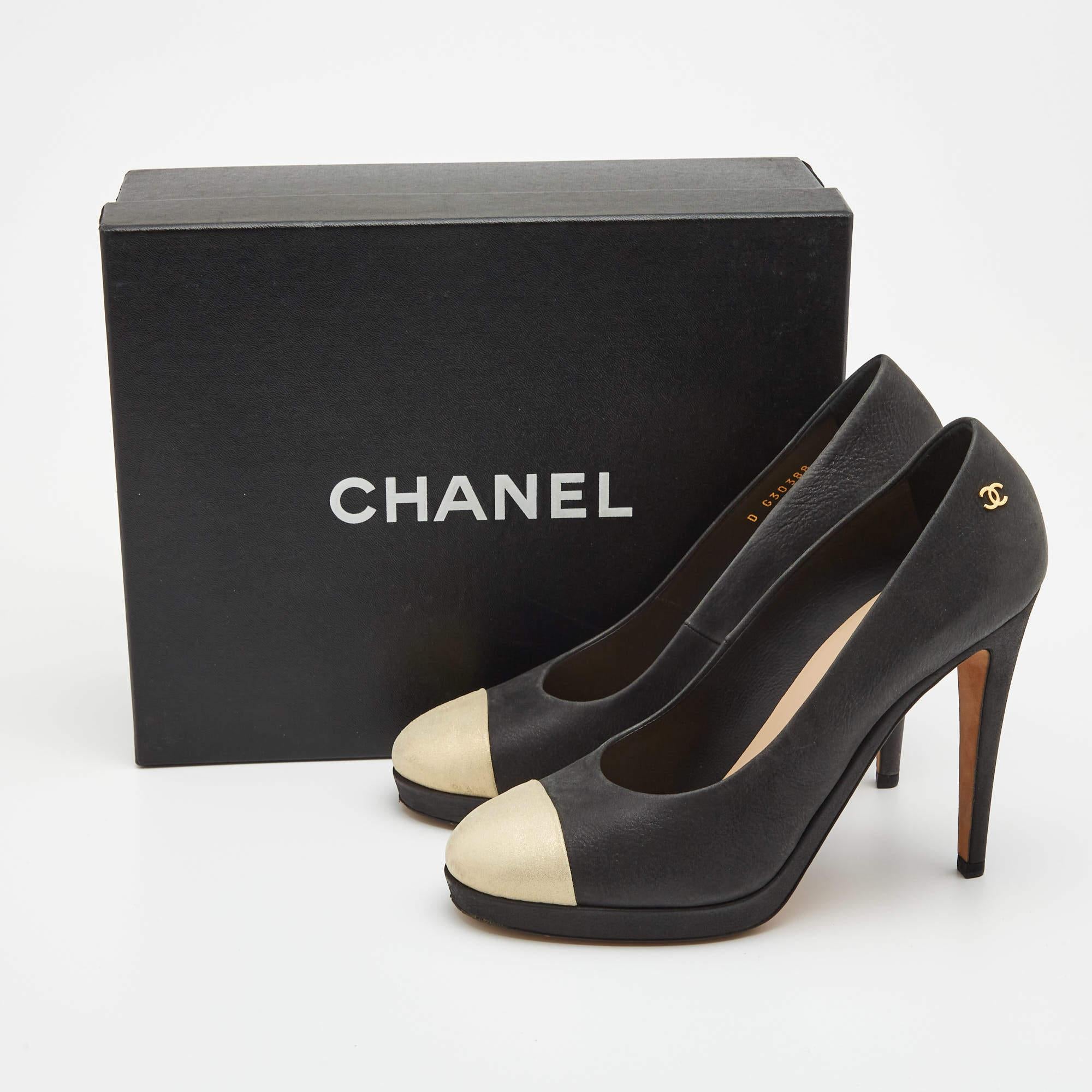 Chanel Black/Cream Leather Cap Toe Pumps Size 39.5 5