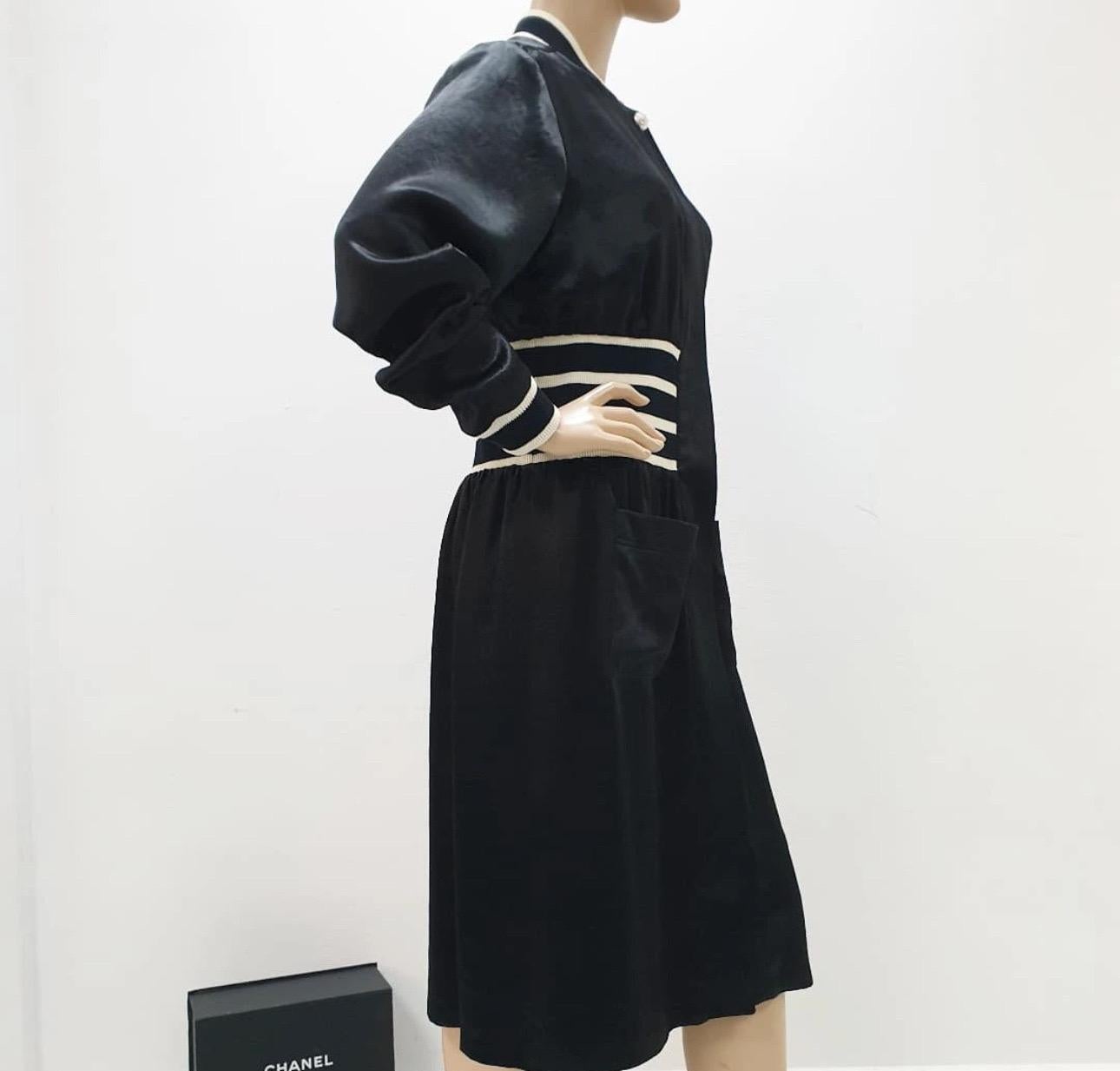 Donna Chanel - Vestito midi in crepe nero con zip frontale - sz.38 in vendita