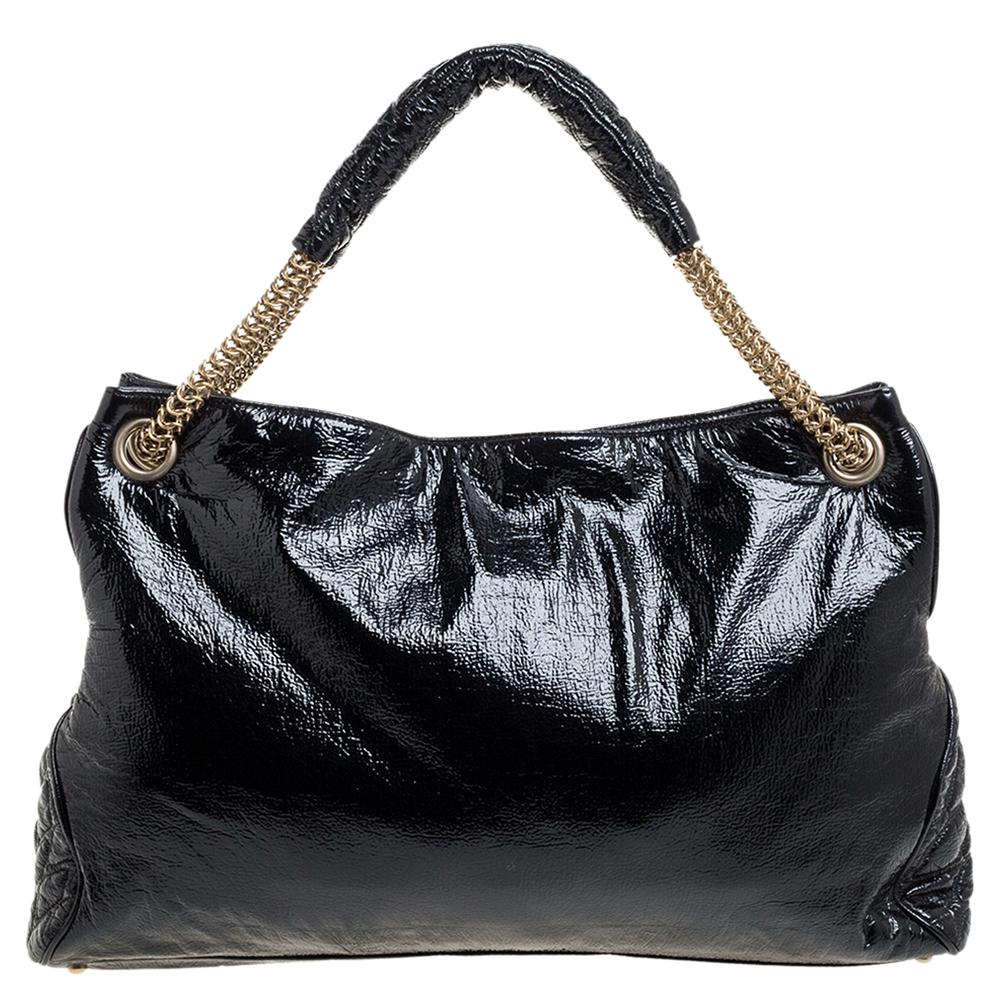 Luxuriously crafted, this Chanel hobo is splendid to look at and flaunt this season. Simply sophisticated, this soft patent leather bag makes a signature statement. The satin interior is tailored to perfection to hold your belongings and it comes