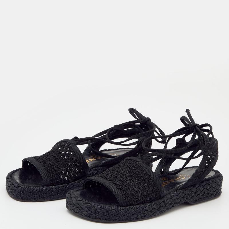 These Chanel sandals have the perfect balance between luxury and comfort. Made from fabric and crochet, they exhibit a wide strap on the front, ankle tie detail, and open toe. Lined with leather, the pair will provide you with a flexible movement.