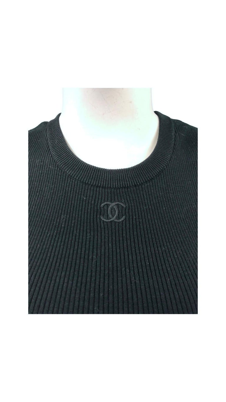 - Vintage Chanel black cotton cropped top from year spring 1995 collection. 

- Size 40.

