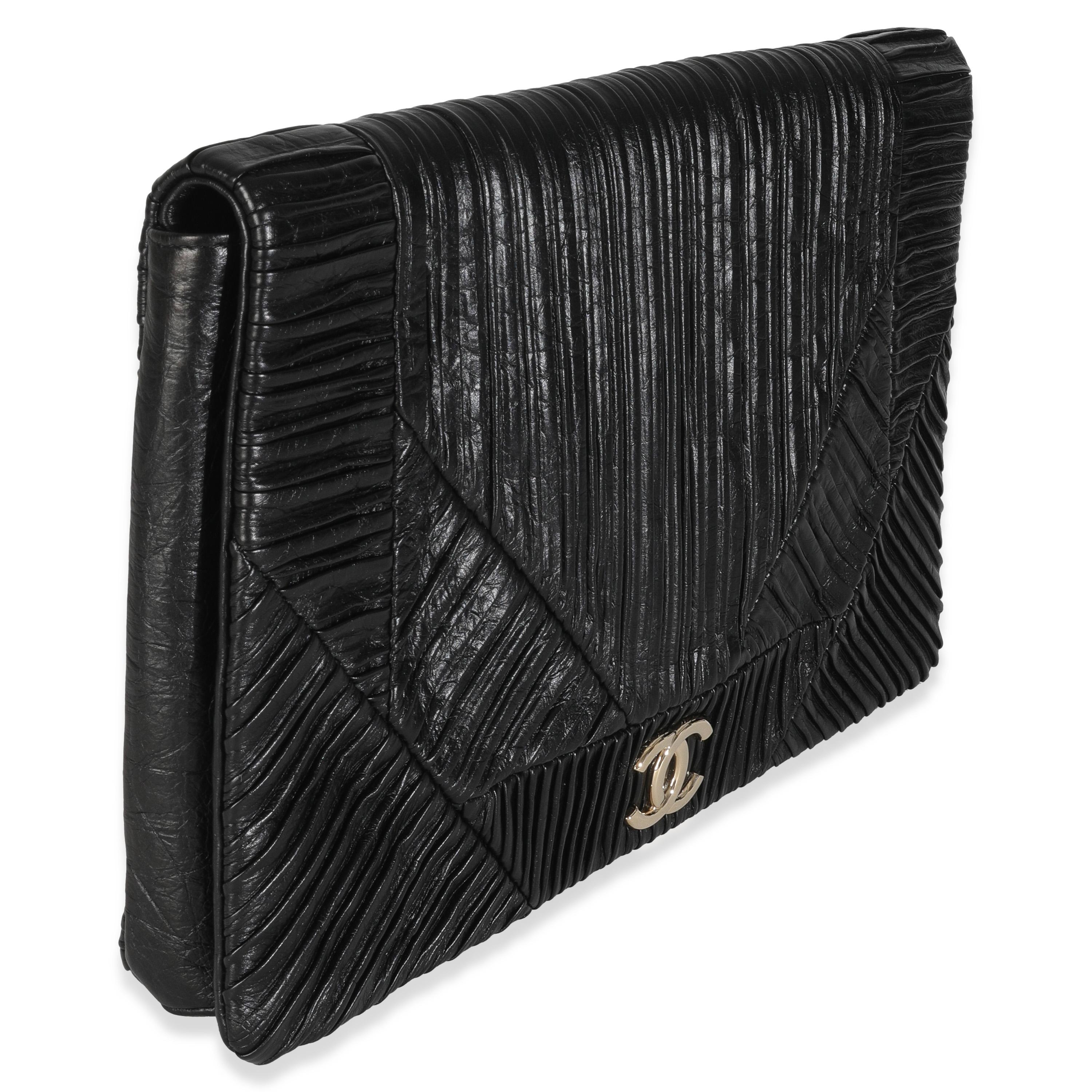 Chanel Black Crumpled Calfskin Coco Pleats XL Flap Clutch In Excellent Condition For Sale In New York, NY