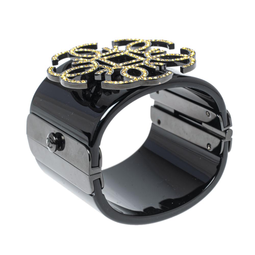 Chanel Black Crystal CC Motif Wide Cuff Bracelet In Good Condition In Dubai, Al Qouz 2