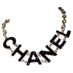 Chanel Schwarzer Kristall "CHANEL" Gold-Ton Kette Halskette 2018