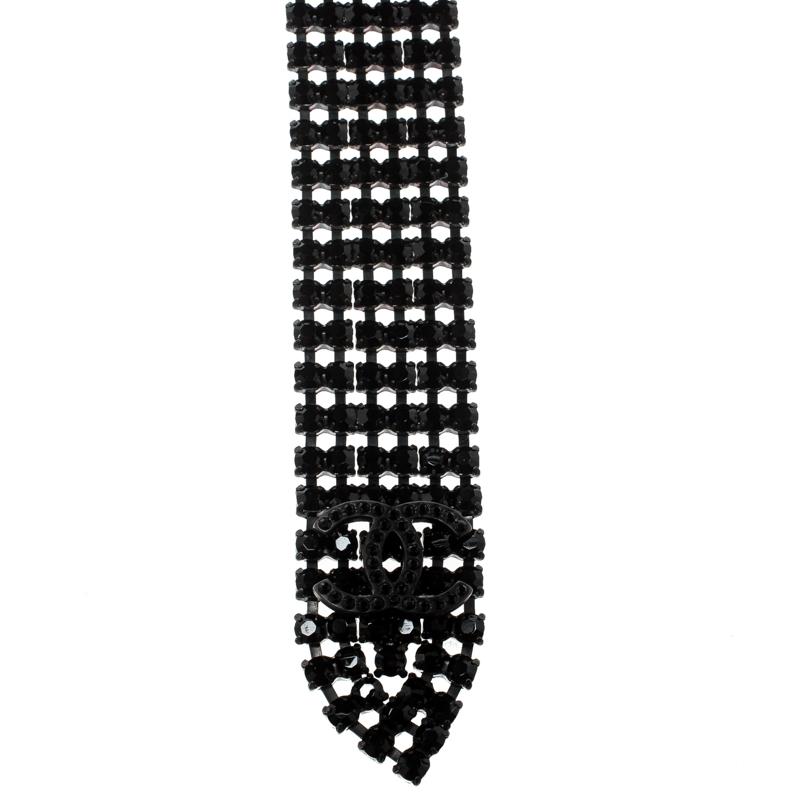 Only seldom you find pieces such exquisite as this Statement Tie necklace from Chanel. Sculpted in the shape of gleaming tie, the neckpiece is one-of-a-kind and will grace you with a similar vibe. It is crafted from black-tone metal and is