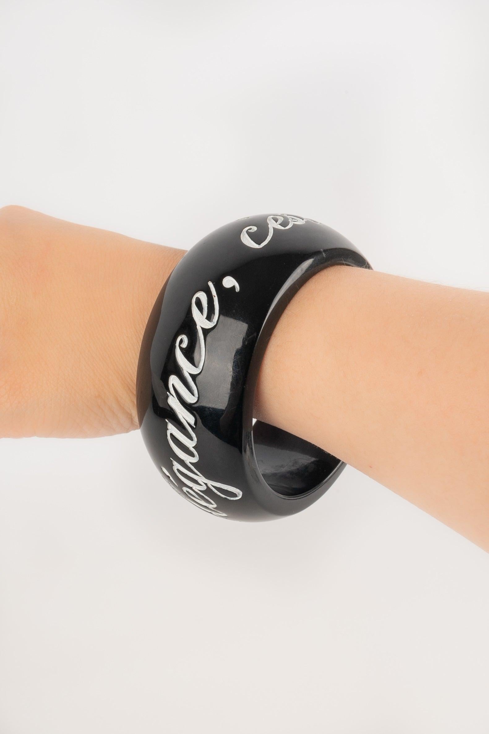 Chanel, manchette noire, printemps 2007 Pour femmes en vente