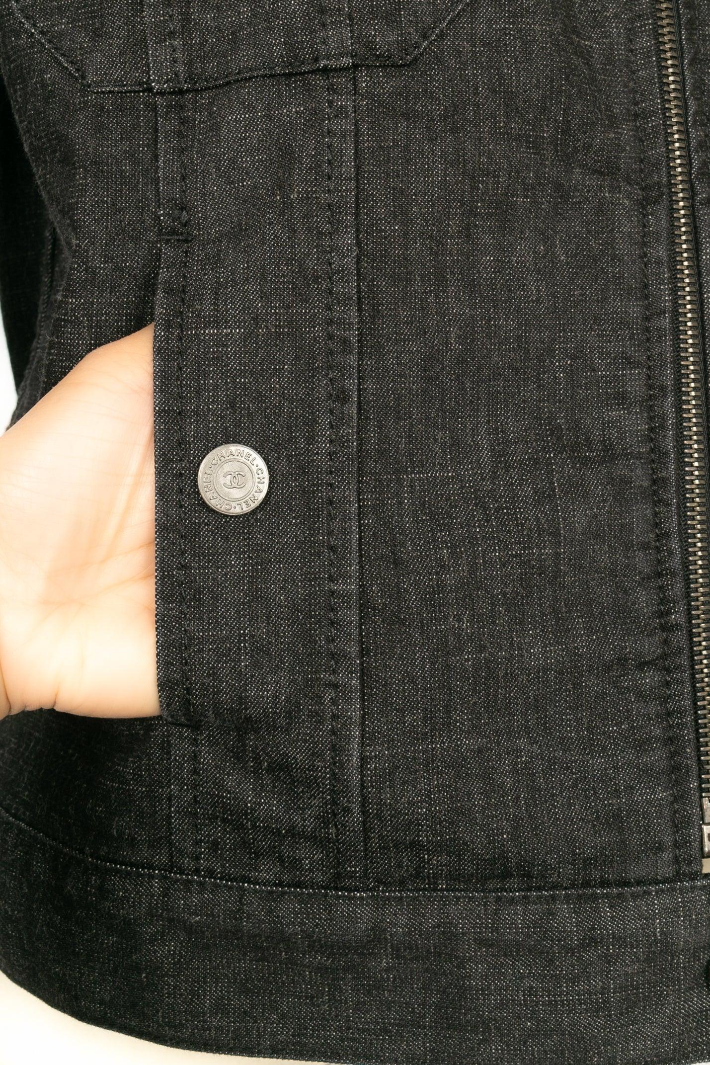 Veste en jean noire de Chanel, automne-hiver 2003 en vente 3