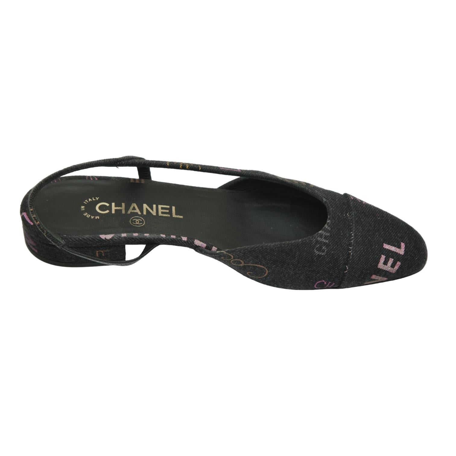 
GUARANTEED AUTHENTIC CHANEL 22P BLACK DENIM LOGO SLINGBACKS

Design:
- Black denim uppers.
- Multicolor logo print.
- Slingback style.
- Slip on.
- Leather insole and outsole.
- Comes with dust bag.

Size: 38

Measurements (Approximate):
- Insole: