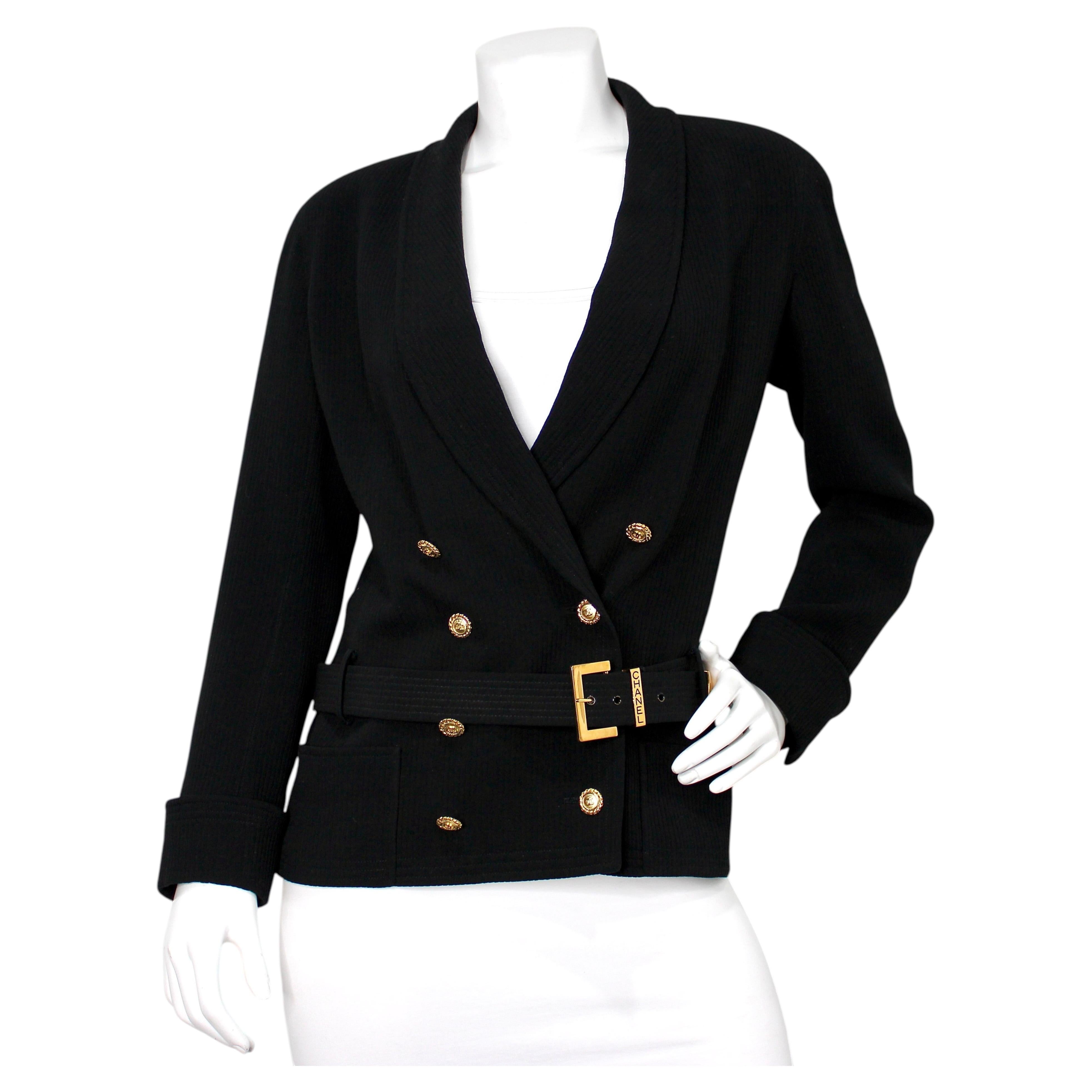 Schwarzer, zweireihiger Chanel-Blazer mit Gürtel, CIRCA 1980er Jahre im Angebot