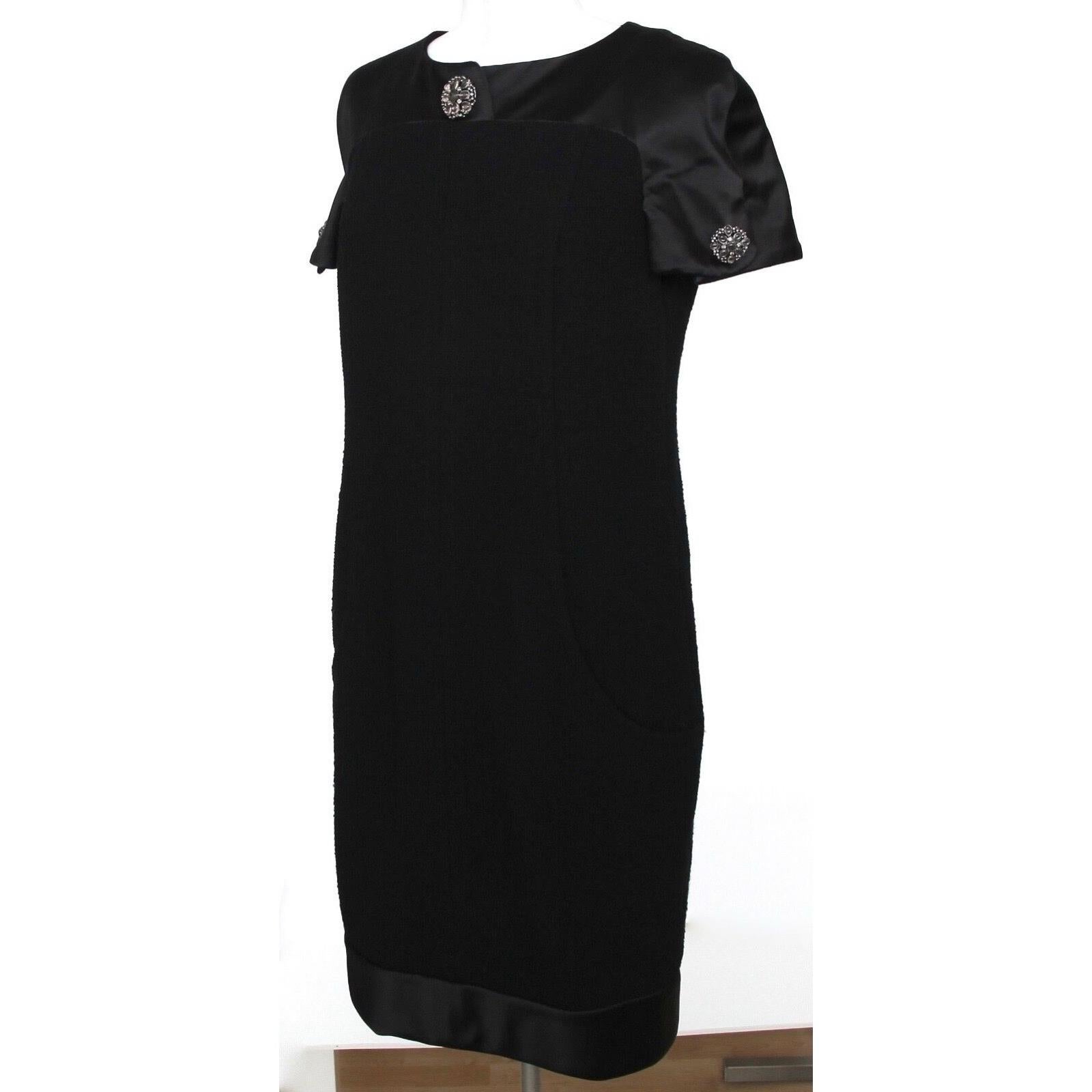 CHANEL Dress Wool Blend Black Satin Shift Cap Sleeve Gripoix Sz 38 2015 In Fair Condition For Sale In Hollywood, FL