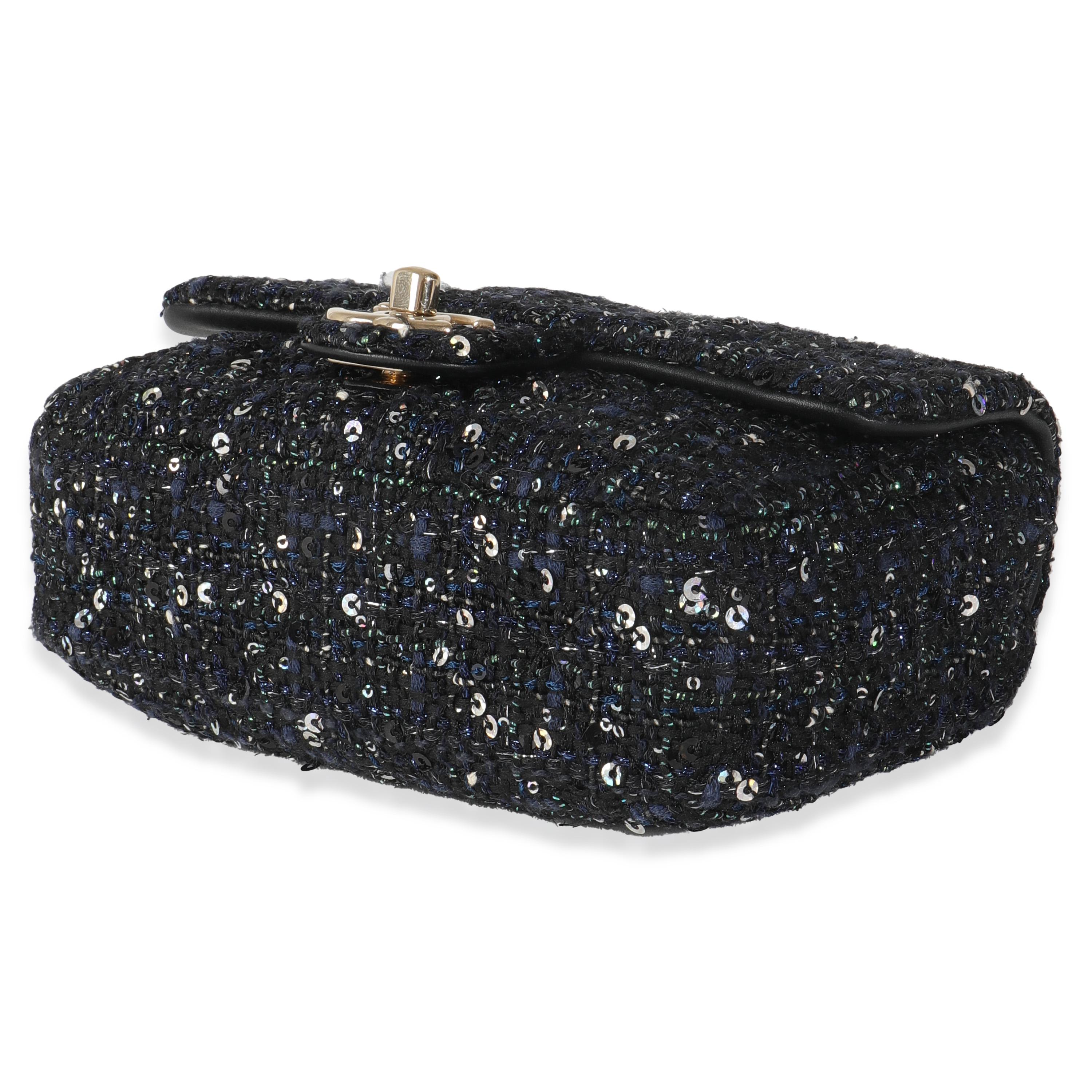 Chanel Black Ecru Tweed Mini Pearl Handle Flap Bag Excellent état - En vente à New York, NY