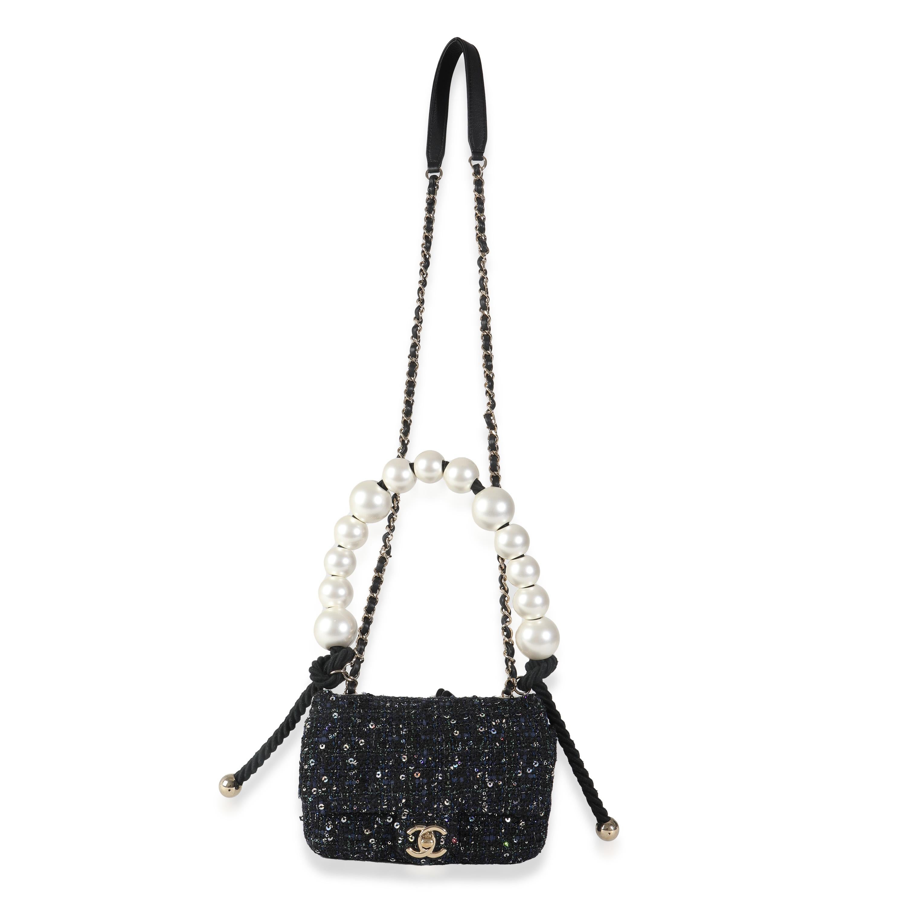 Chanel Black Ecru Tweed Mini Pearl Handle Flap Bag Pour femmes en vente