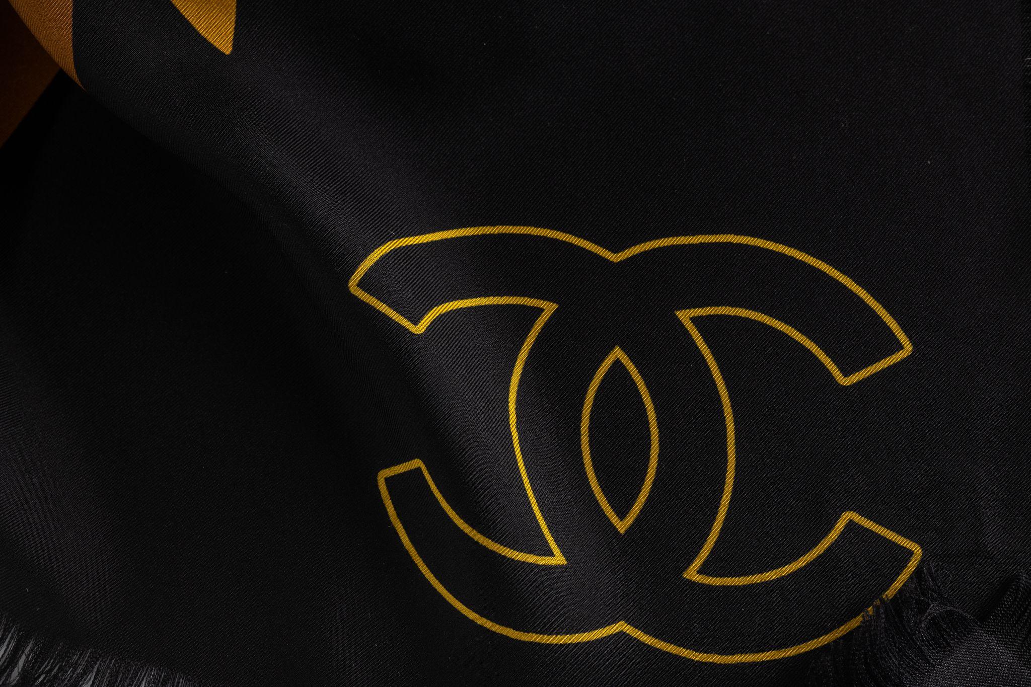 Scialle di seta egiziana nero Chanel &New in vendita 1